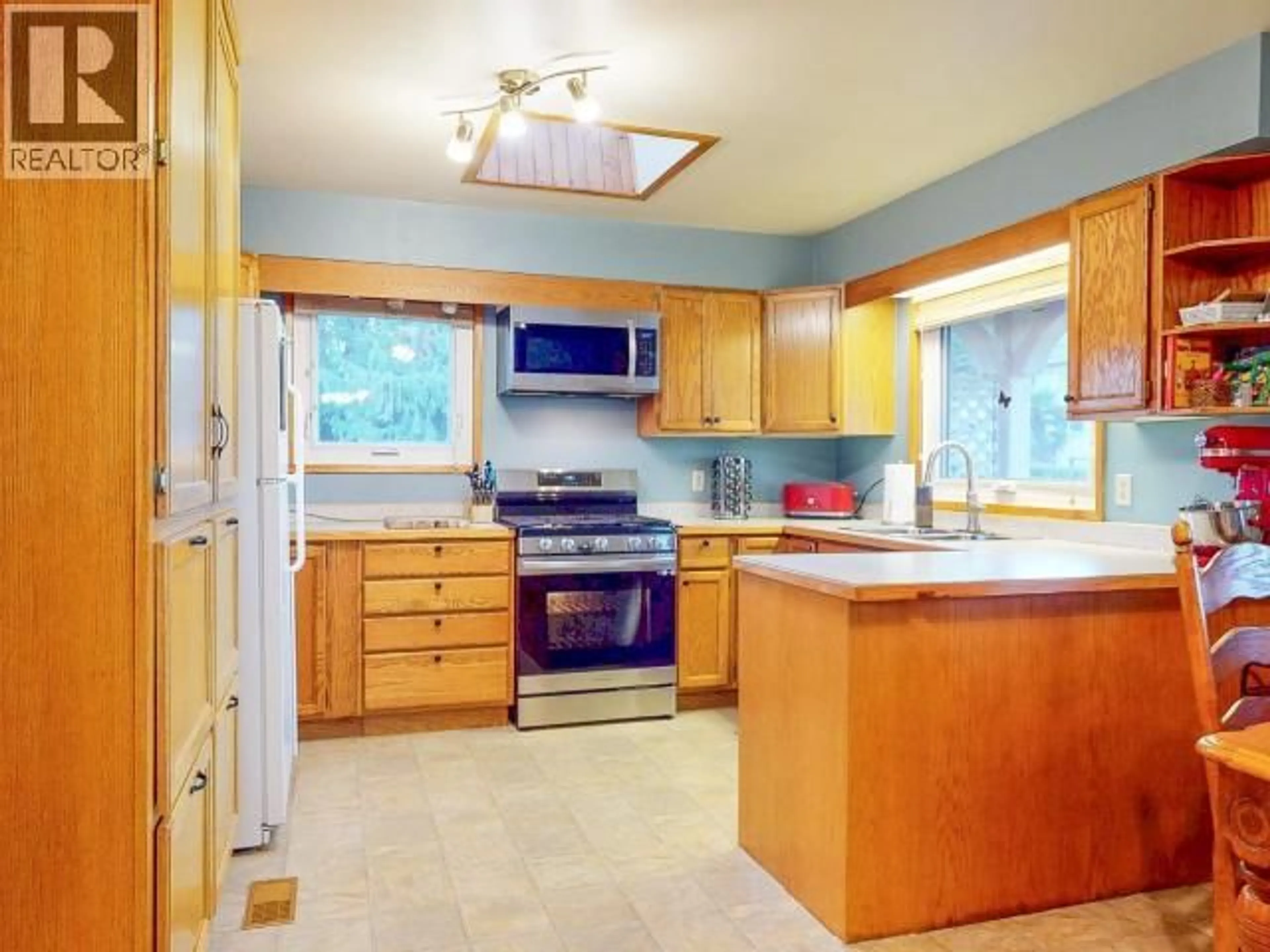 Standard kitchen, unknown for 4678 ONTARIO AVE, Powell River British Columbia V8A5L6