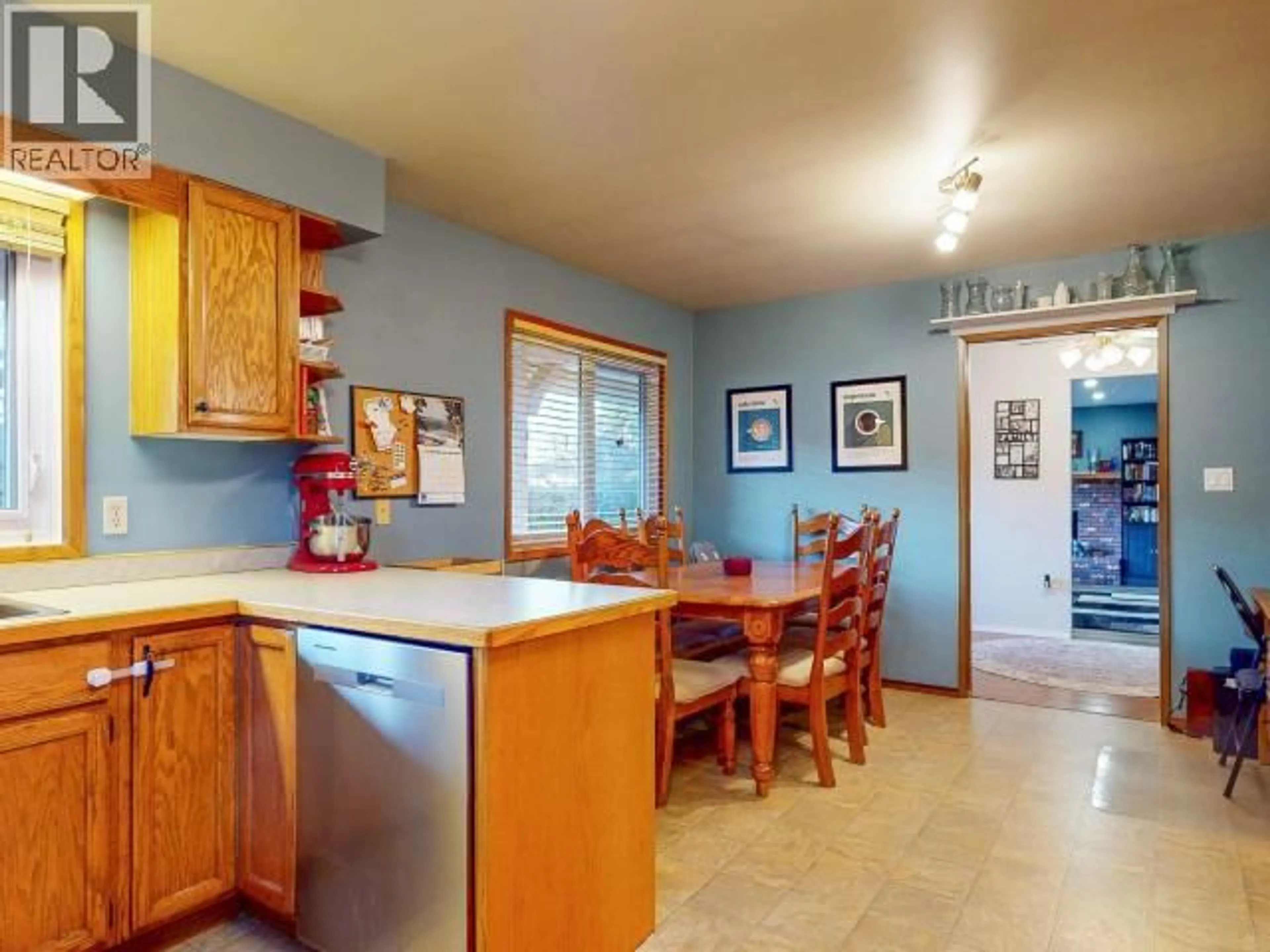 Open concept kitchen, unknown for 4678 ONTARIO AVE, Powell River British Columbia V8A5L6