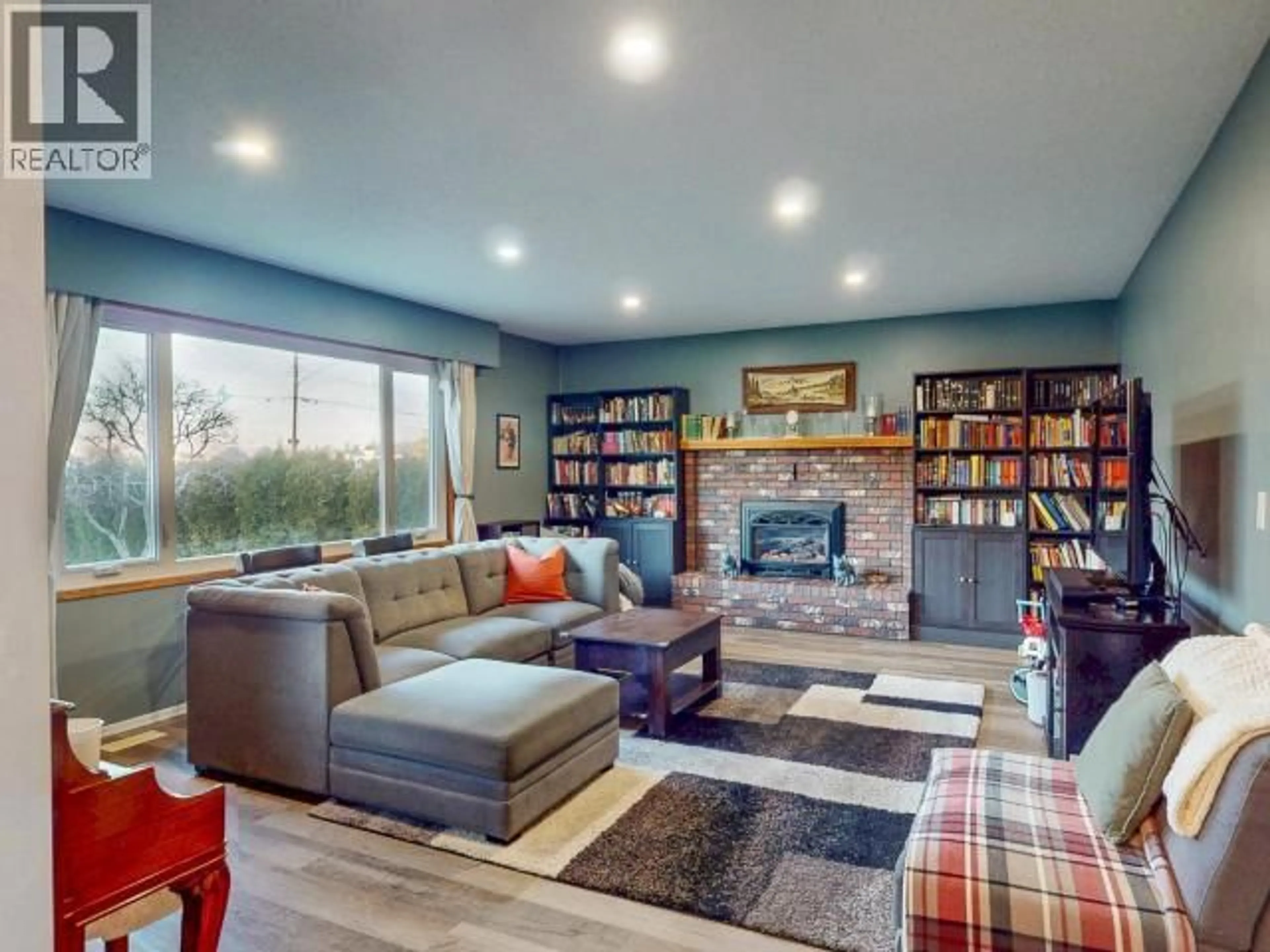 Living room with furniture, unknown for 4678 ONTARIO AVE, Powell River British Columbia V8A5L6