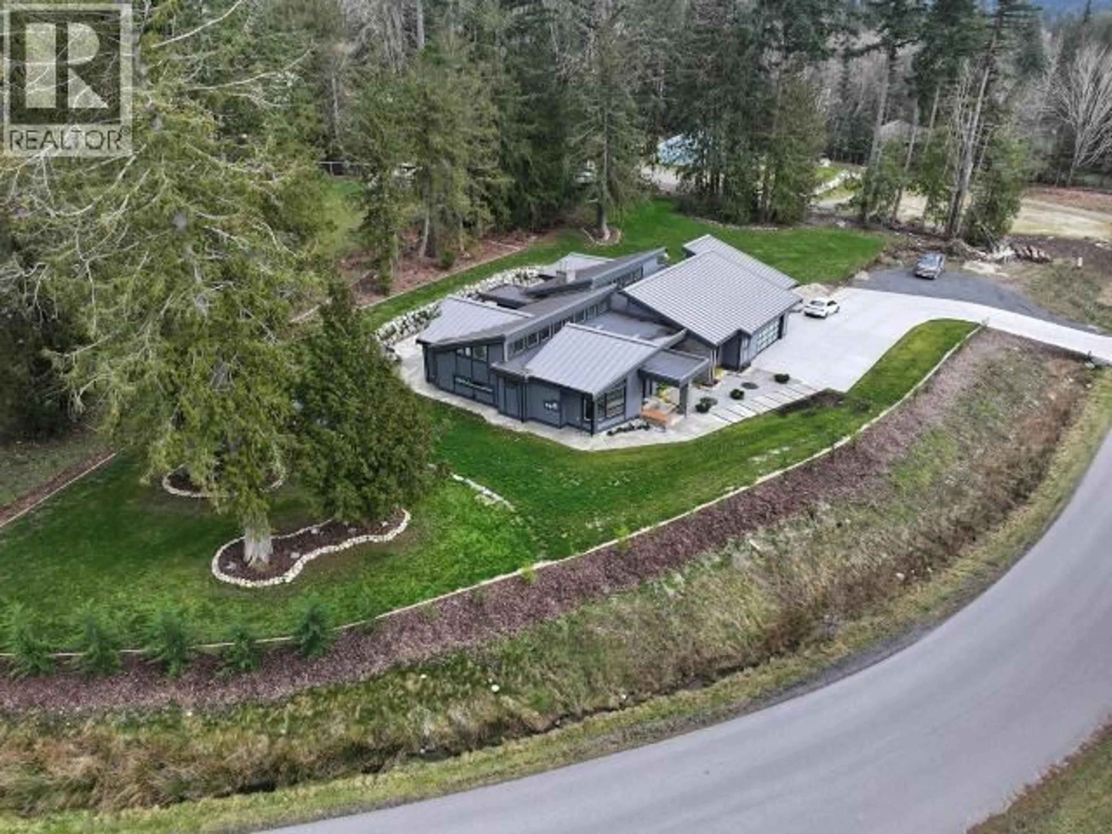 A pic from outside/outdoor area/front of a property/back of a property/a pic from drone, mountain view for 7900 BUTLER RD, Powell River British Columbia