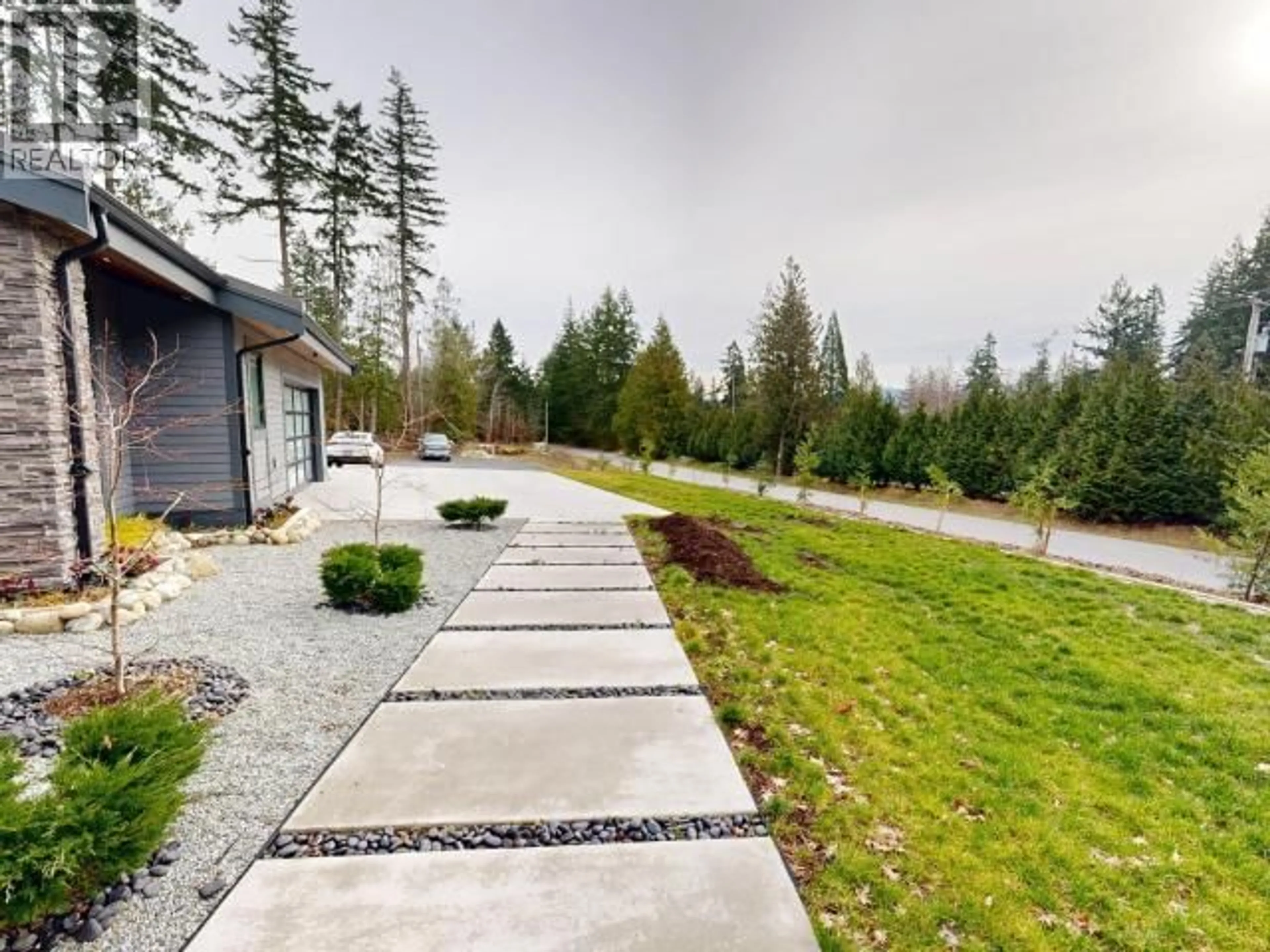 Patio, unknown for 7900 BUTLER RD, Powell River British Columbia