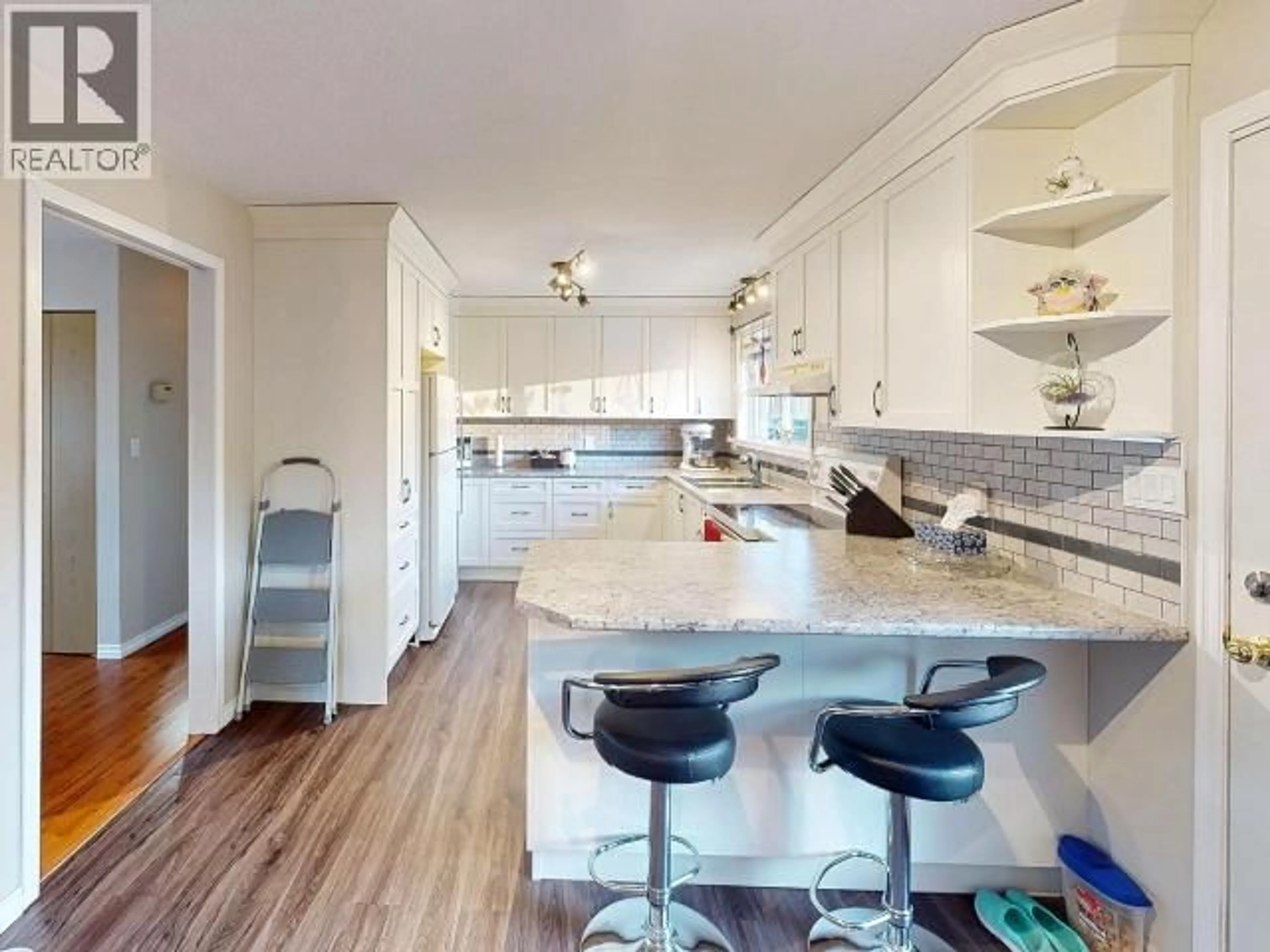 Open concept kitchen, unknown for 5439 MANSON AVE, Powell River British Columbia V8A3R1