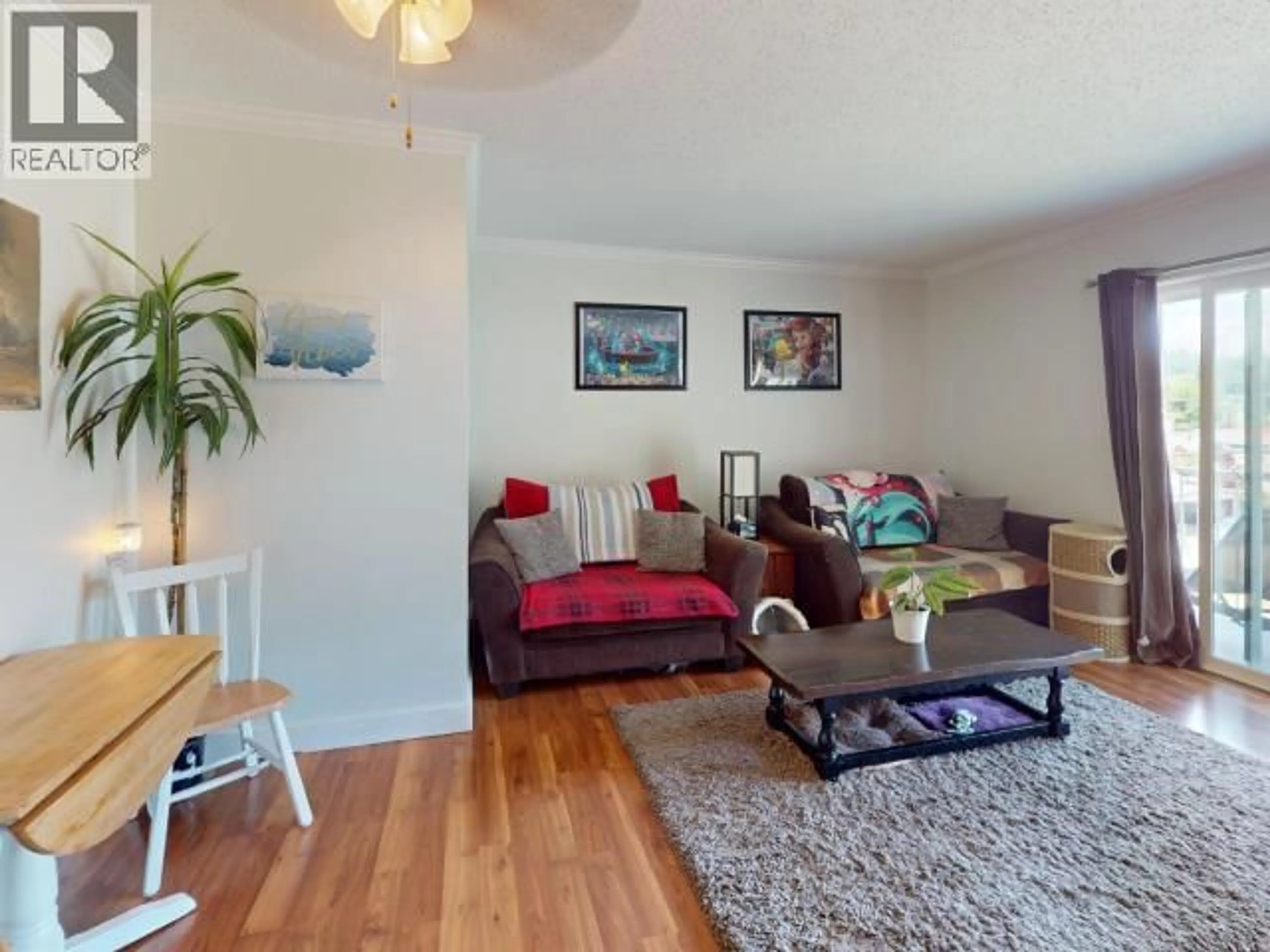 Living room with furniture, wood/laminate floor for 307 - 5700 WILLOW AVE, Powell River British Columbia V8A5T1
