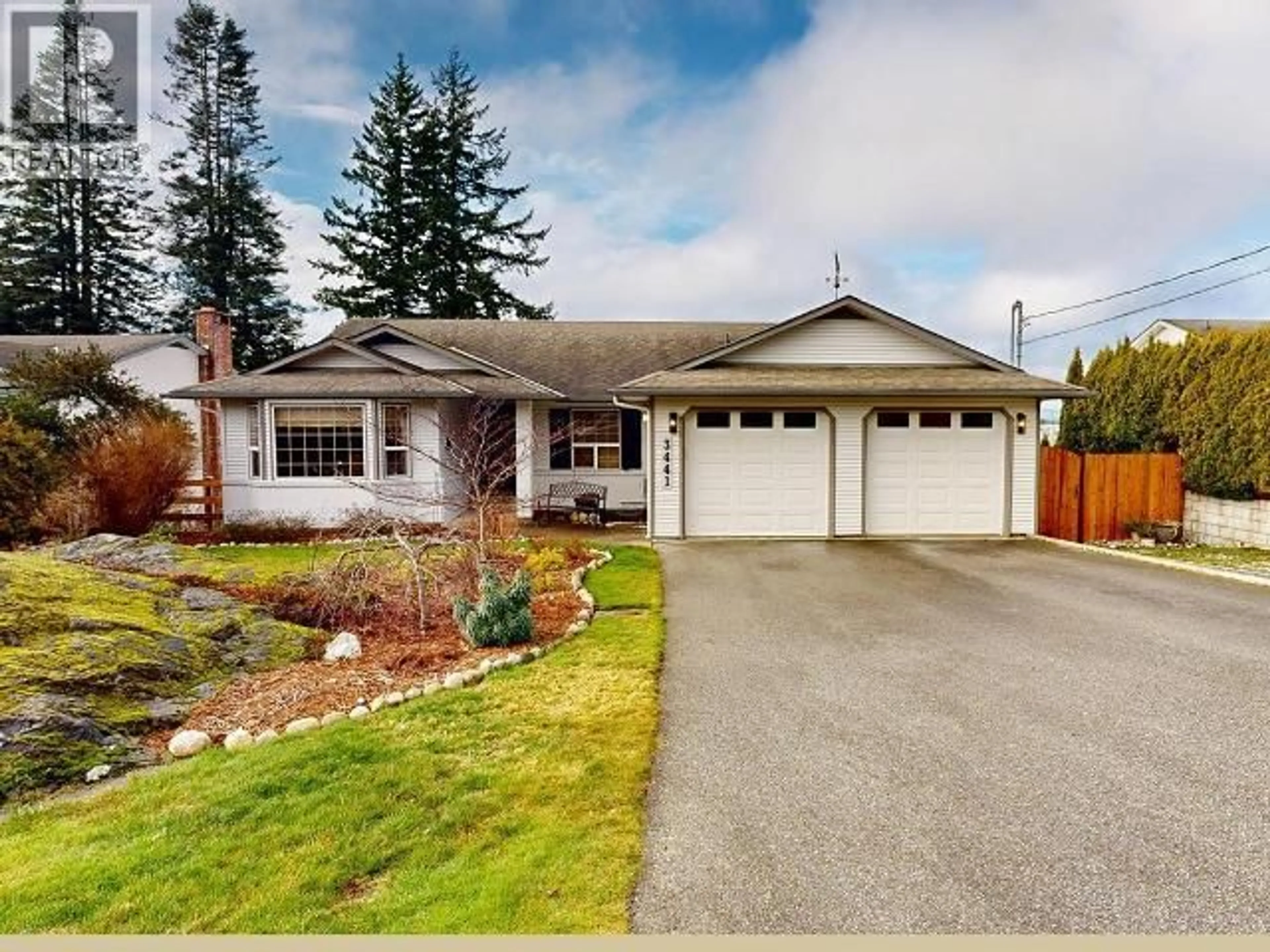 Home with vinyl exterior material, street for 3441 SELKIRK AVE, Powell River British Columbia V8A5G3