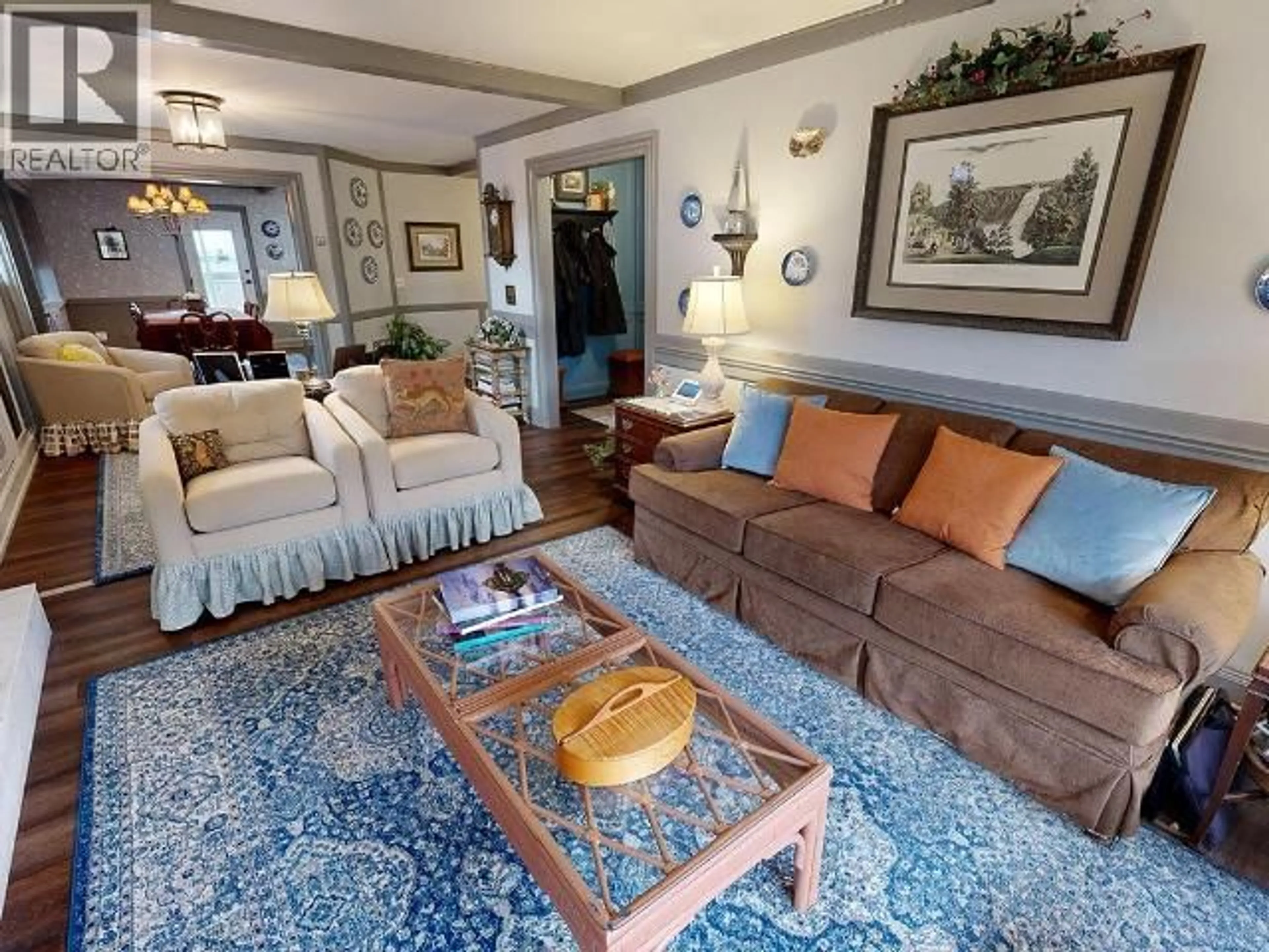 Living room with furniture, carpet floor for 3441 SELKIRK AVE, Powell River British Columbia V8A5G3