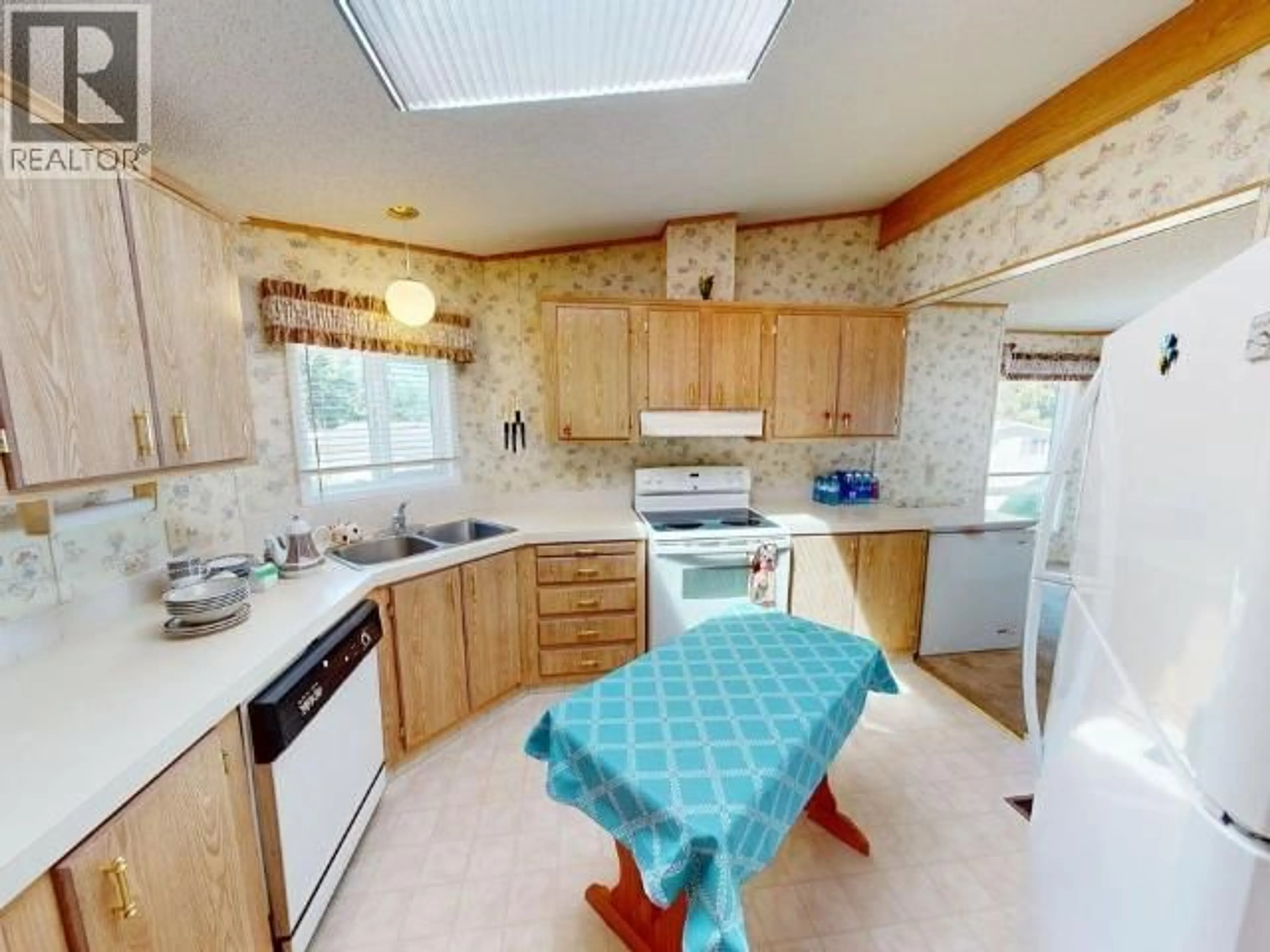 Standard kitchen, ceramic/tile floor for 32 - 6271 MCANDREW AVE, Powell River British Columbia V8A5G8