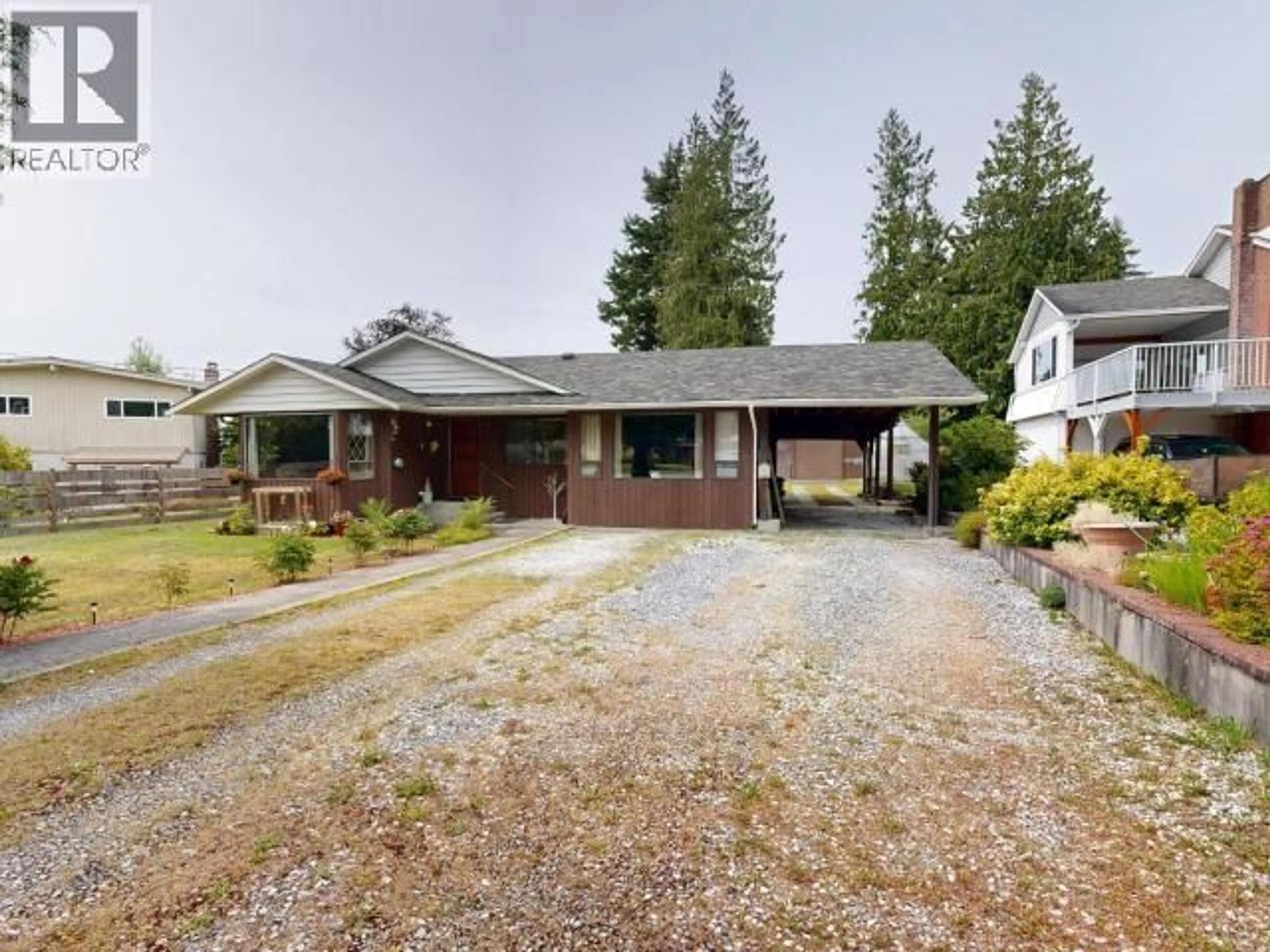A pic from outside/outdoor area/front of a property/back of a property/a pic from drone, street for 4867 ADAMS STREET, Powell River British Columbia V8A5E1