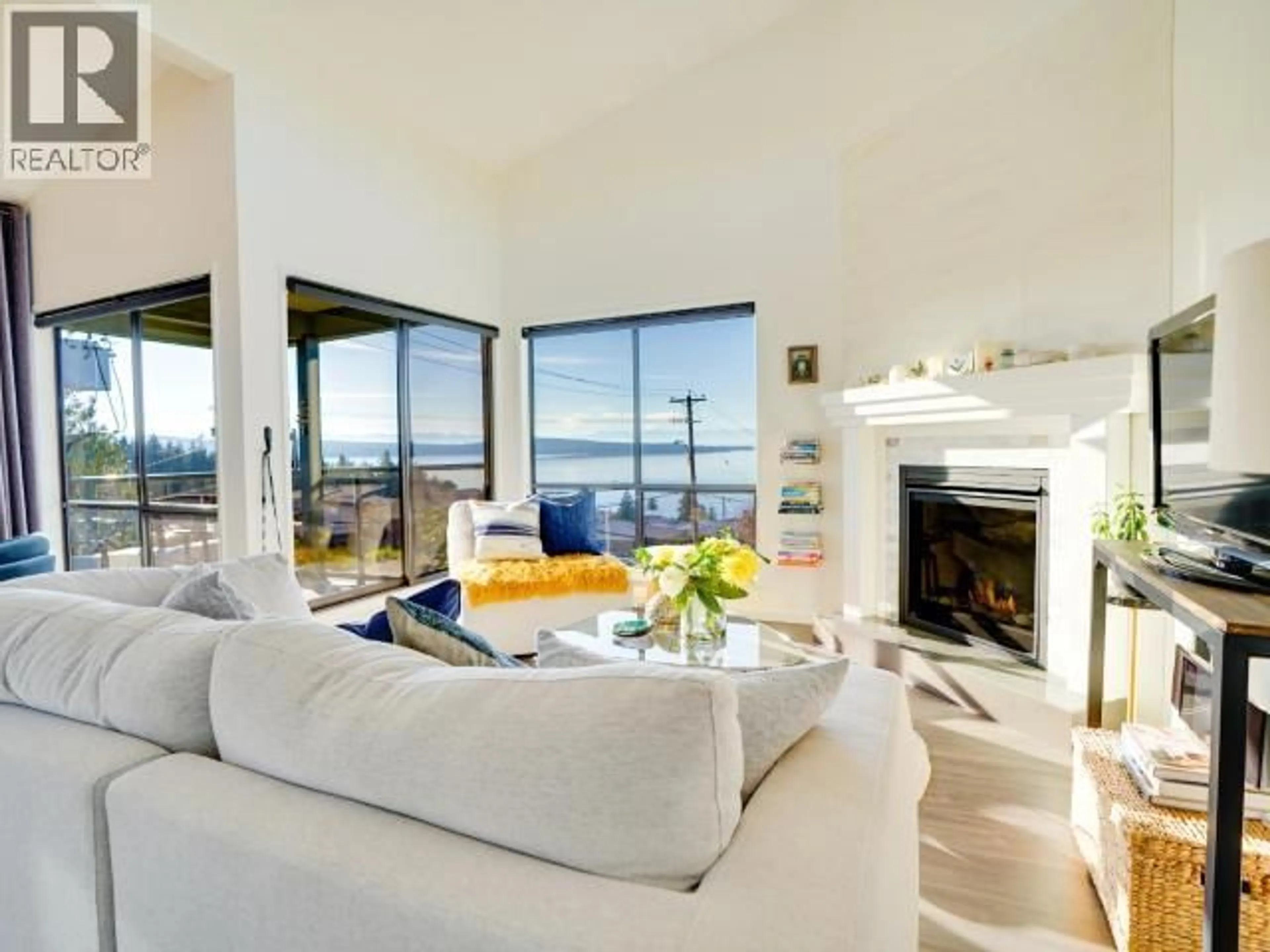 Living room with furniture, unknown for 12-3818 JOYCE AVE, Powell River British Columbia V8A2Z1