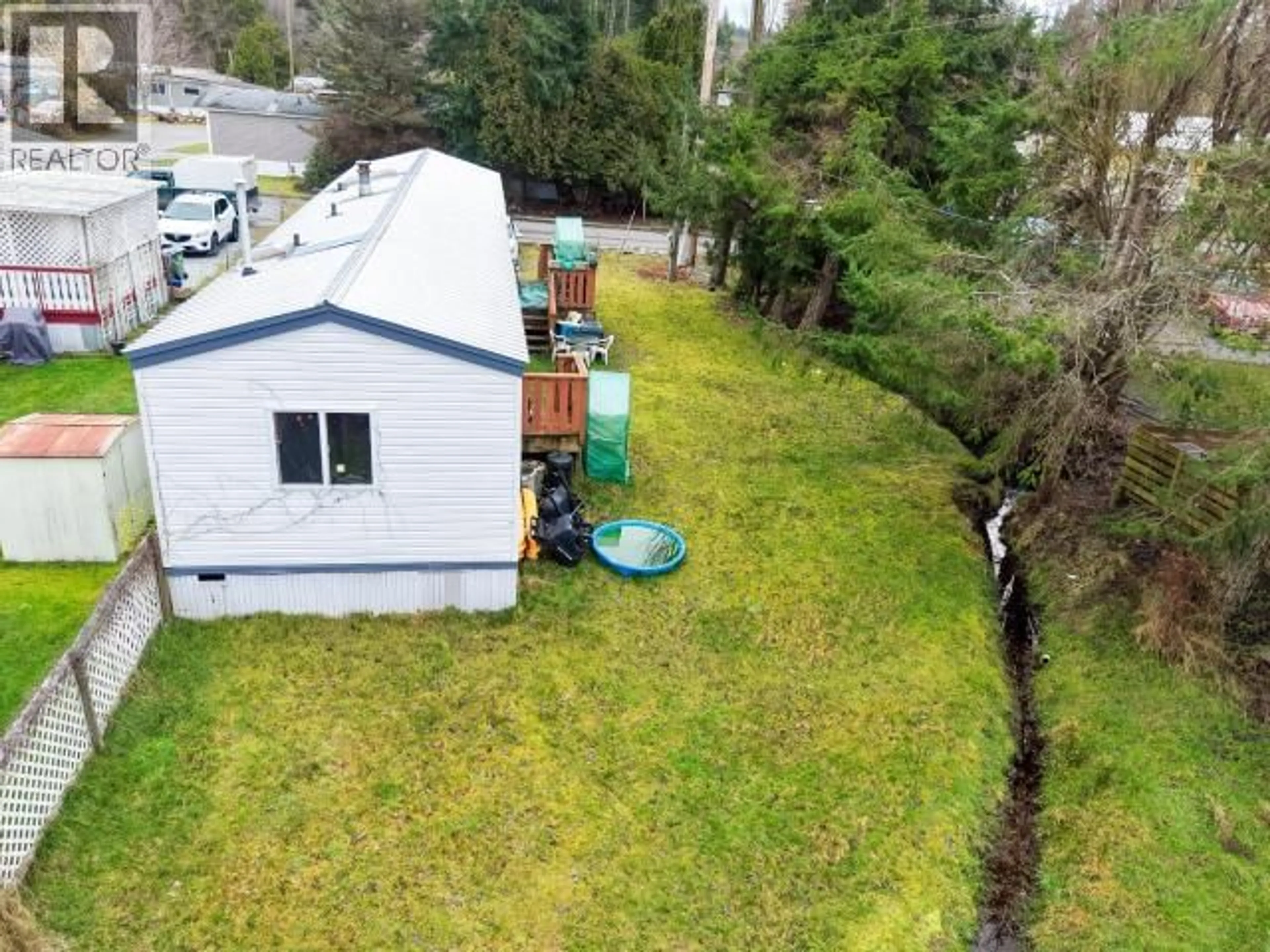 A pic from outside/outdoor area/front of a property/back of a property/a pic from drone, water/lake/river/ocean view for 1 - 5455 BORDEN PLACE, Powell River British Columbia V8A3W1