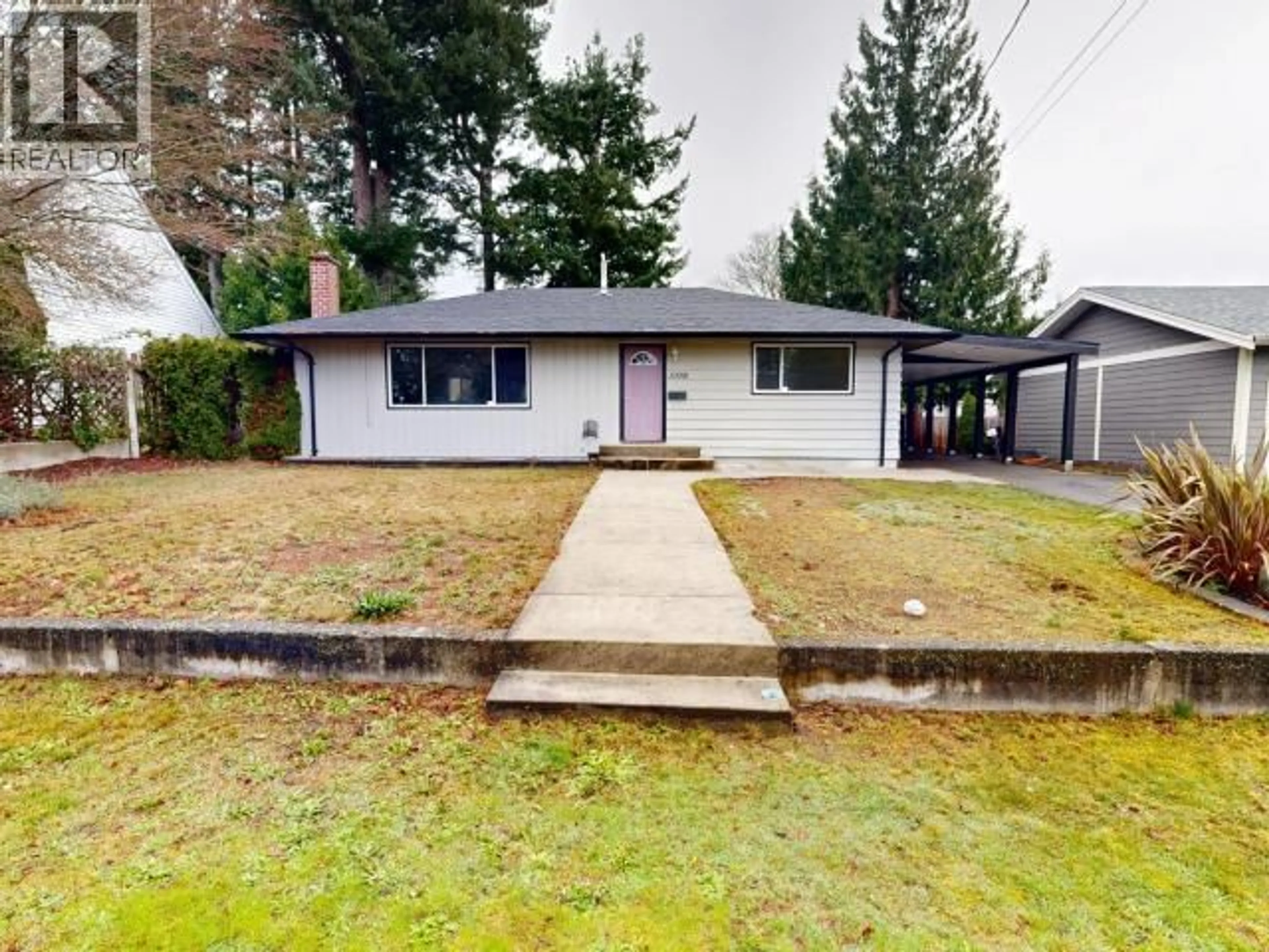 A pic from outside/outdoor area/front of a property/back of a property/a pic from drone, street for 3378 JOYCE AVE, Powell River British Columbia V8A2Y1