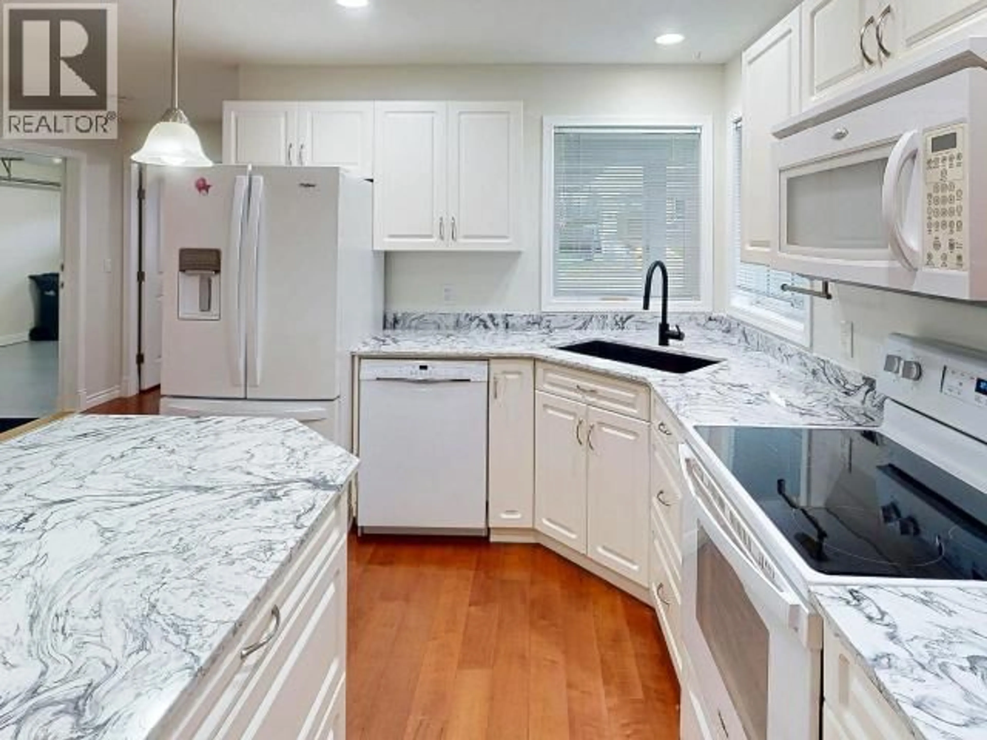 Open concept kitchen, ceramic/tile floor for 22-4415 MANSON AVE, Powell River British Columbia