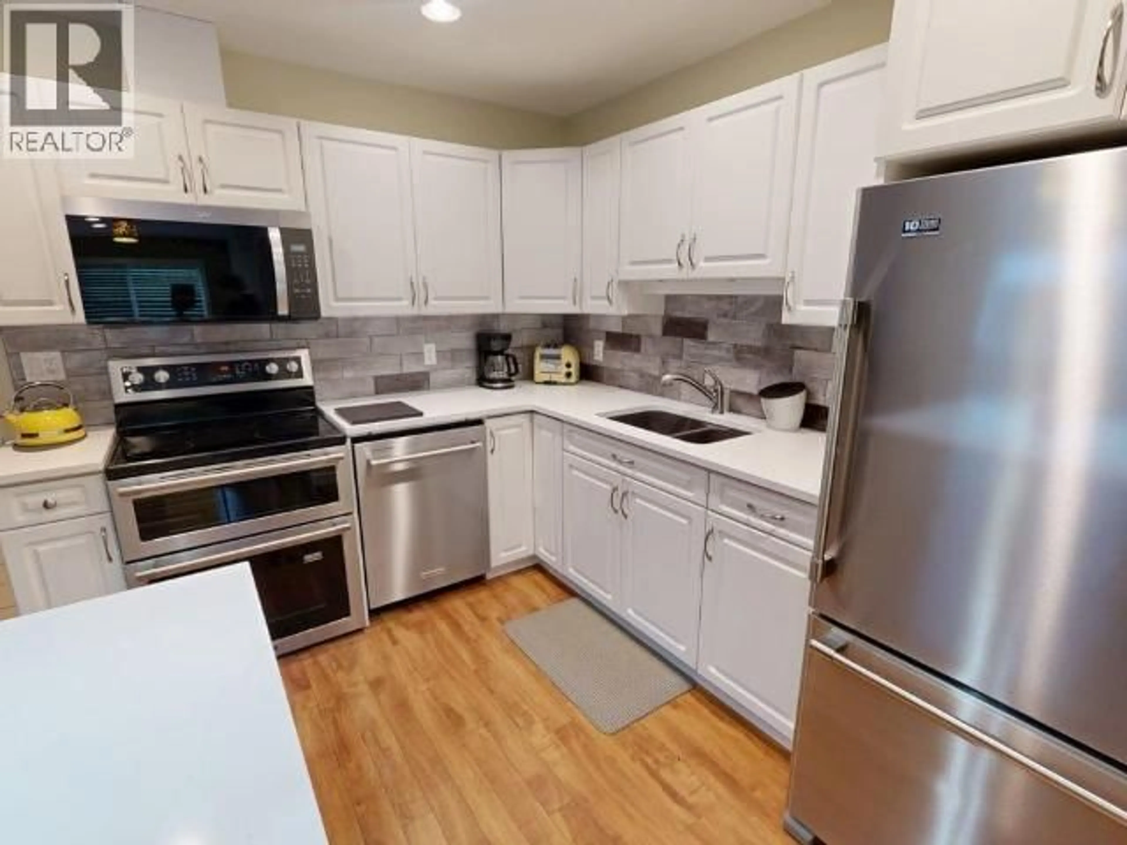Standard kitchen, unknown for 11 - 4415 MANSON AVE, Powell River British Columbia V8A0A5