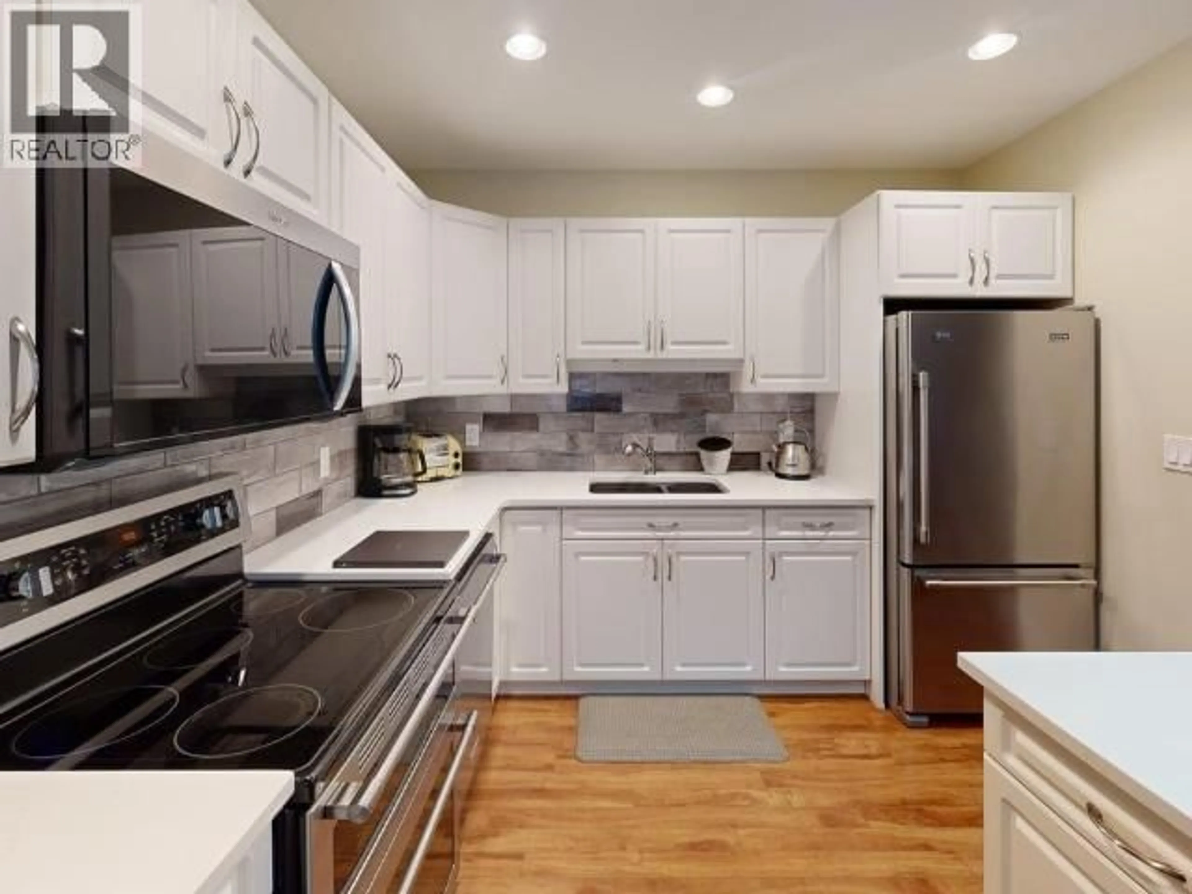 Standard kitchen, unknown for 11 - 4415 MANSON AVE, Powell River British Columbia V8A0A5