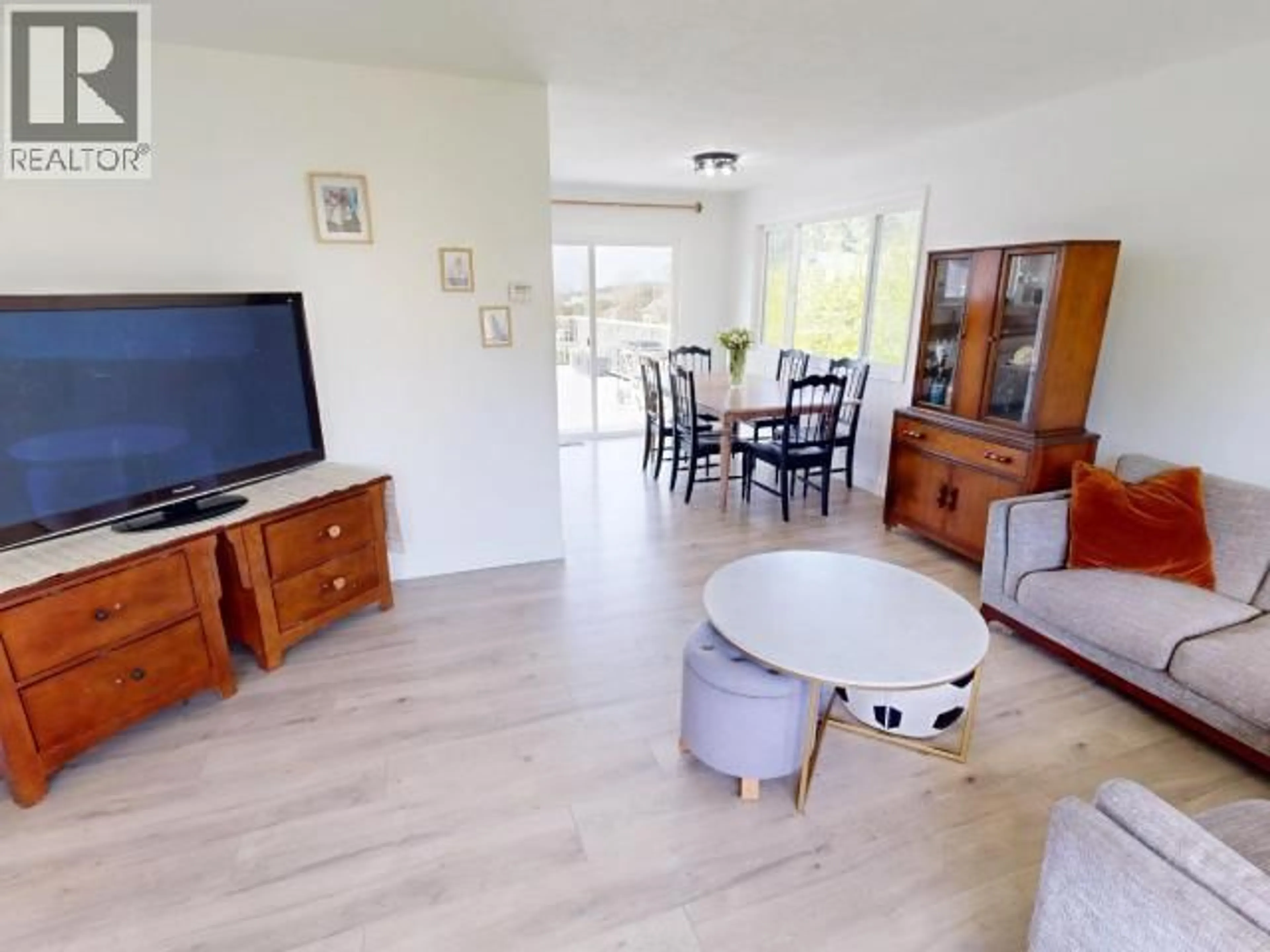 Living room with furniture, unknown for 6519 KING AVE, Powell River British Columbia