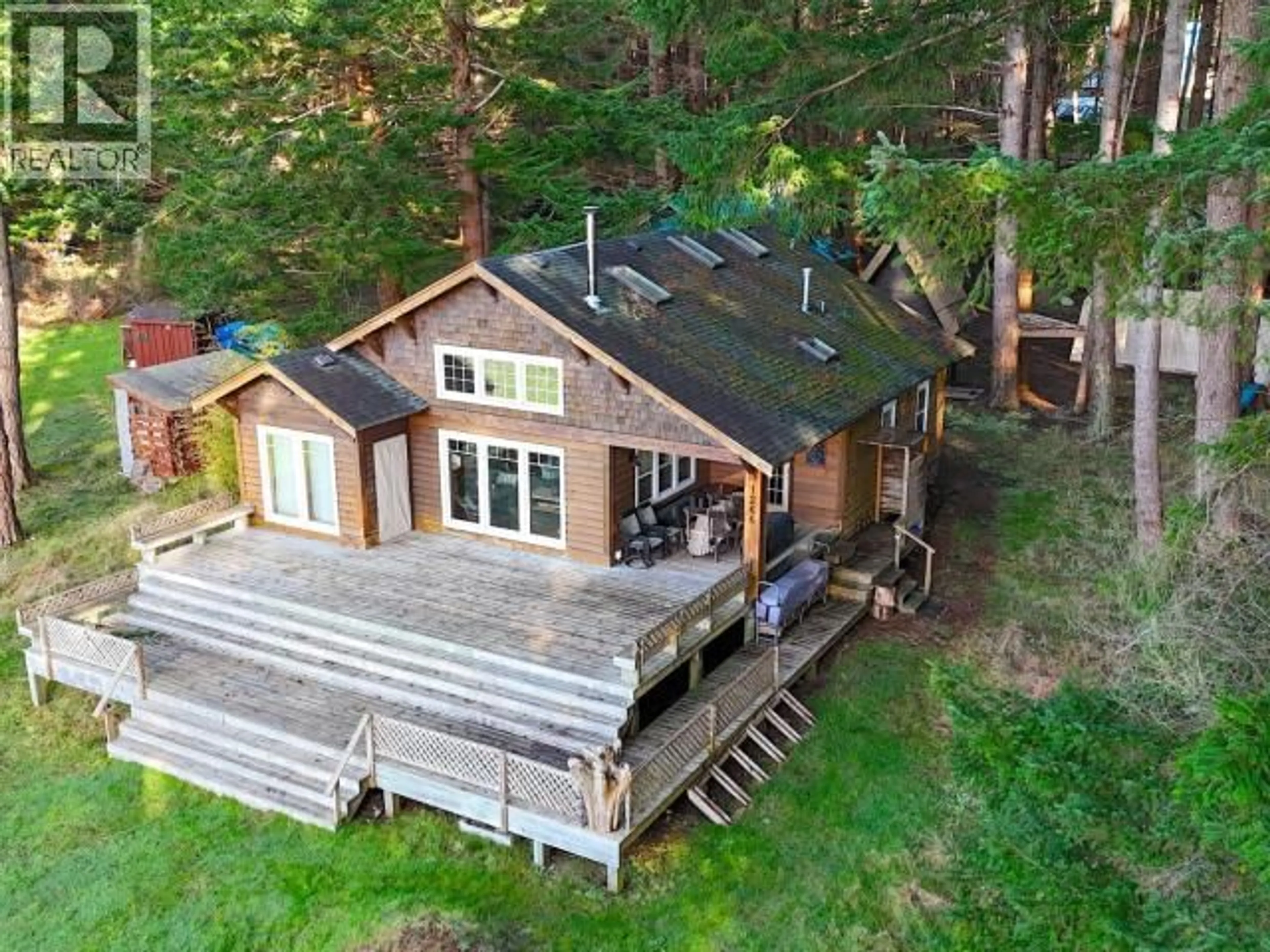 A pic from outside/outdoor area/front of a property/back of a property/a pic from drone, unknown for 1266/68 TENNYSON RD, Savary Island British Columbia
