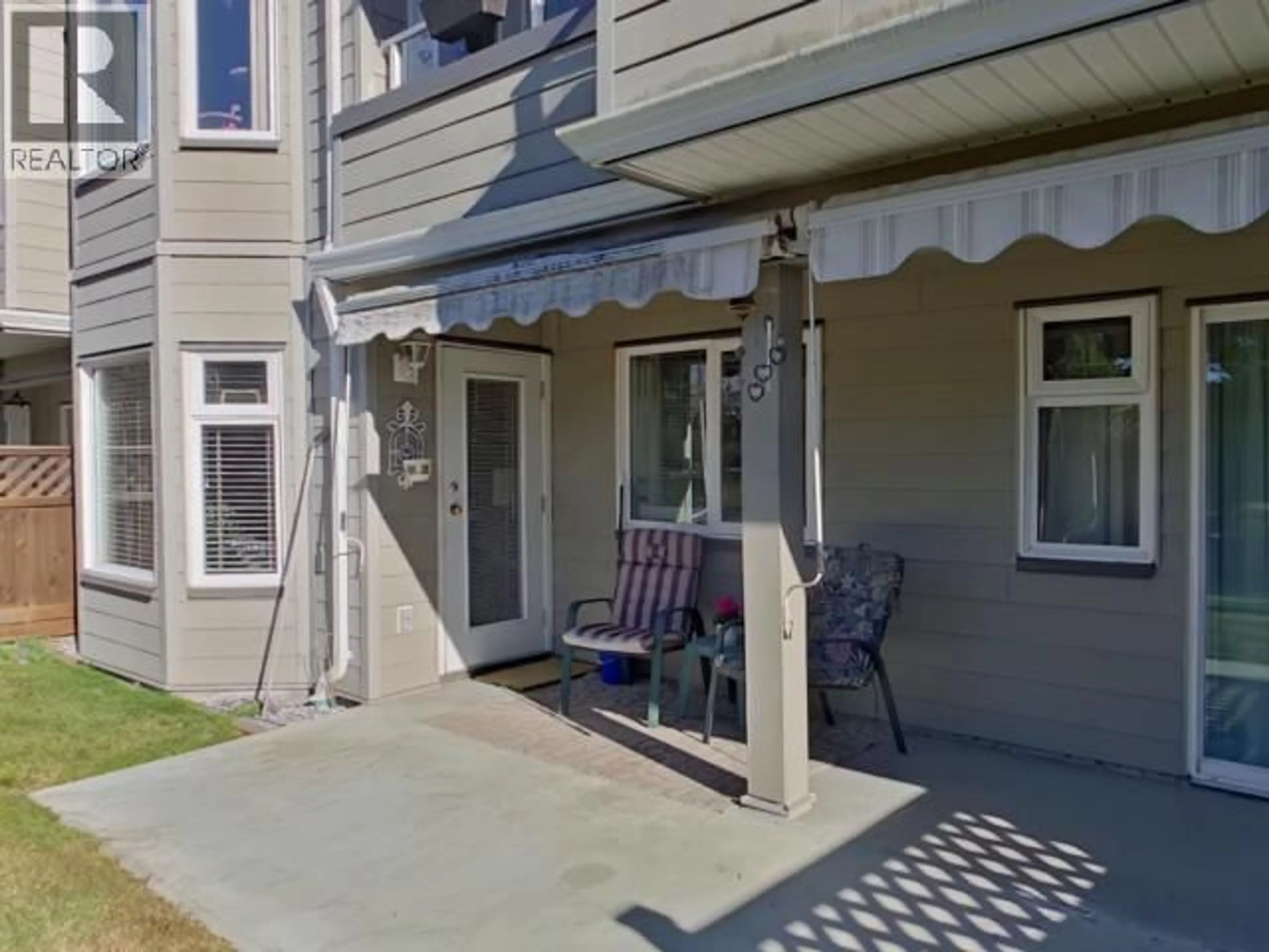 Patio, street for 4685 - 104 JOYCE AVE, Powell River British Columbia V8A3B5