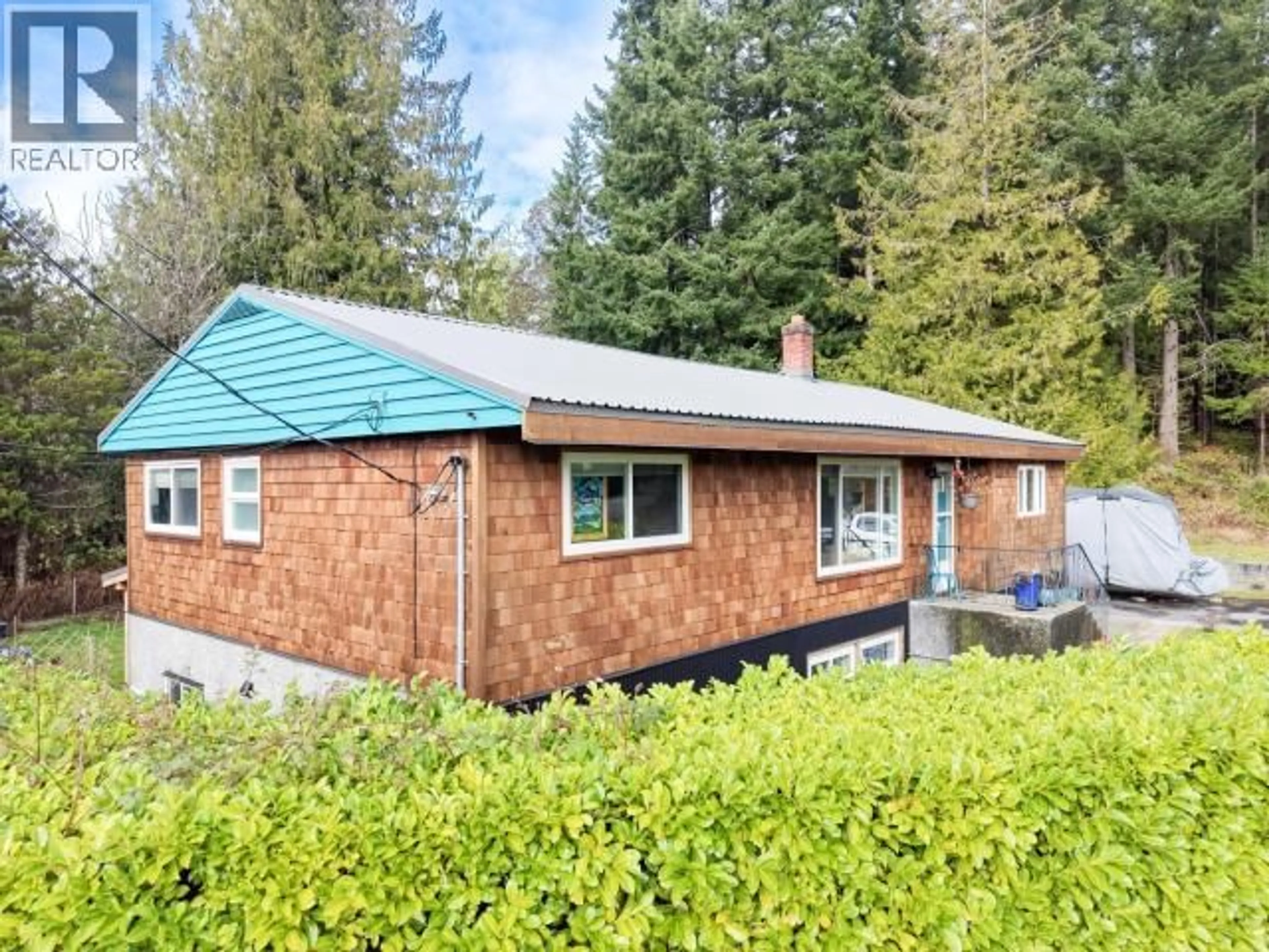 Home with vinyl exterior material, unknown for 5515 PARK AVE, Powell River British Columbia
