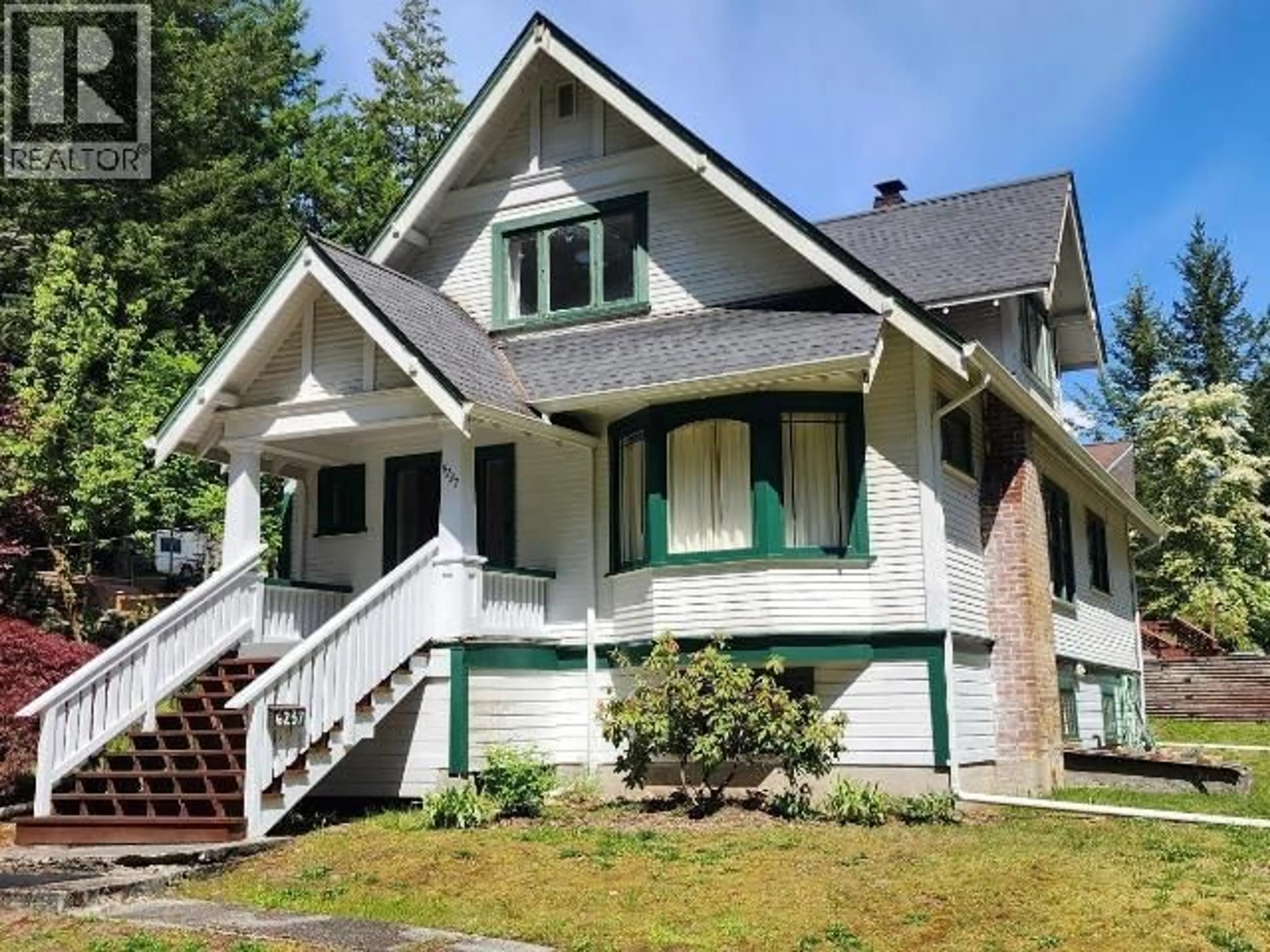 Home with vinyl exterior material, street for 6237 LUND, Powell River British Columbia V8A4T2