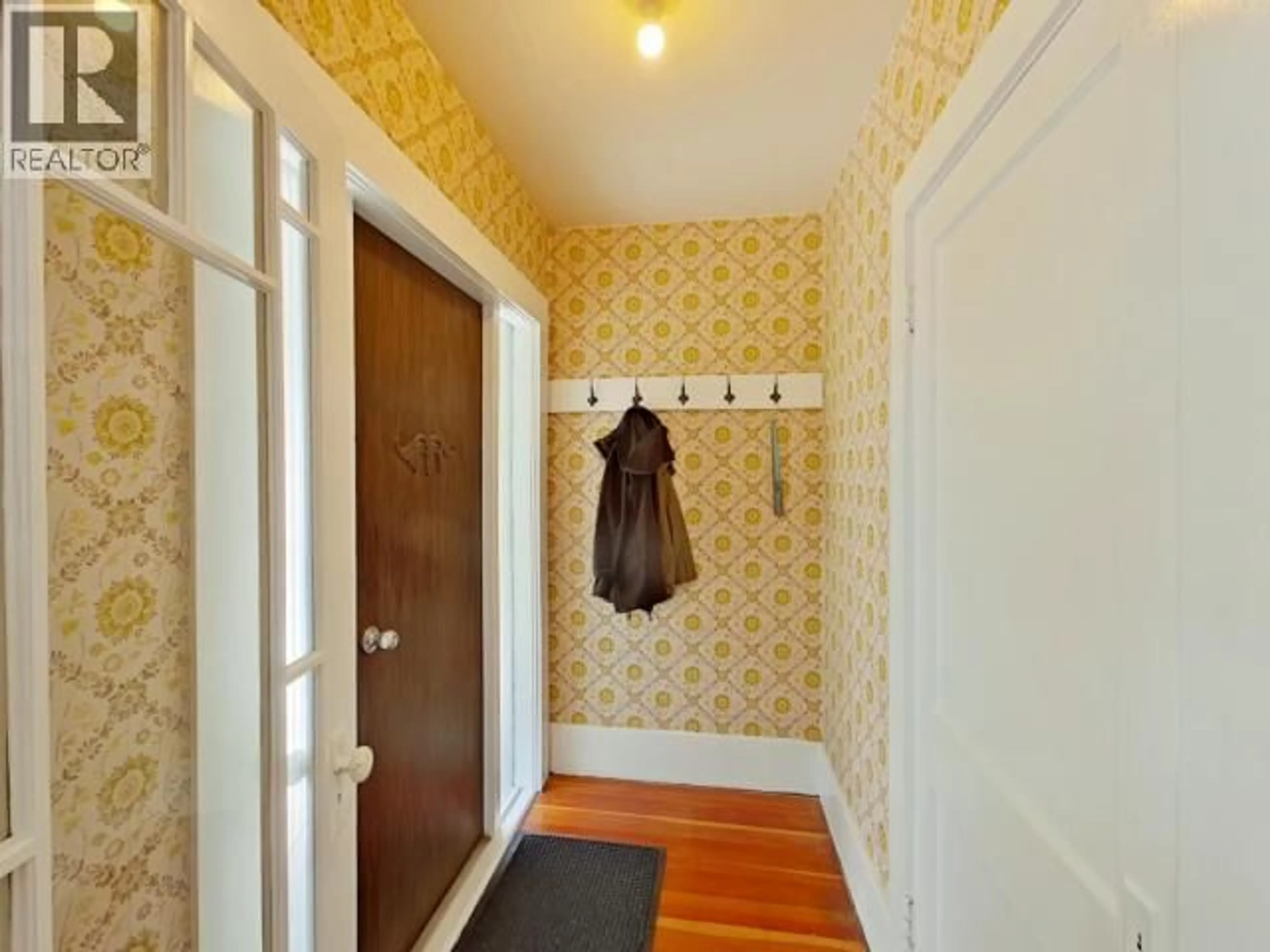 Indoor entryway for 6237 LUND, Powell River British Columbia V8A4T2