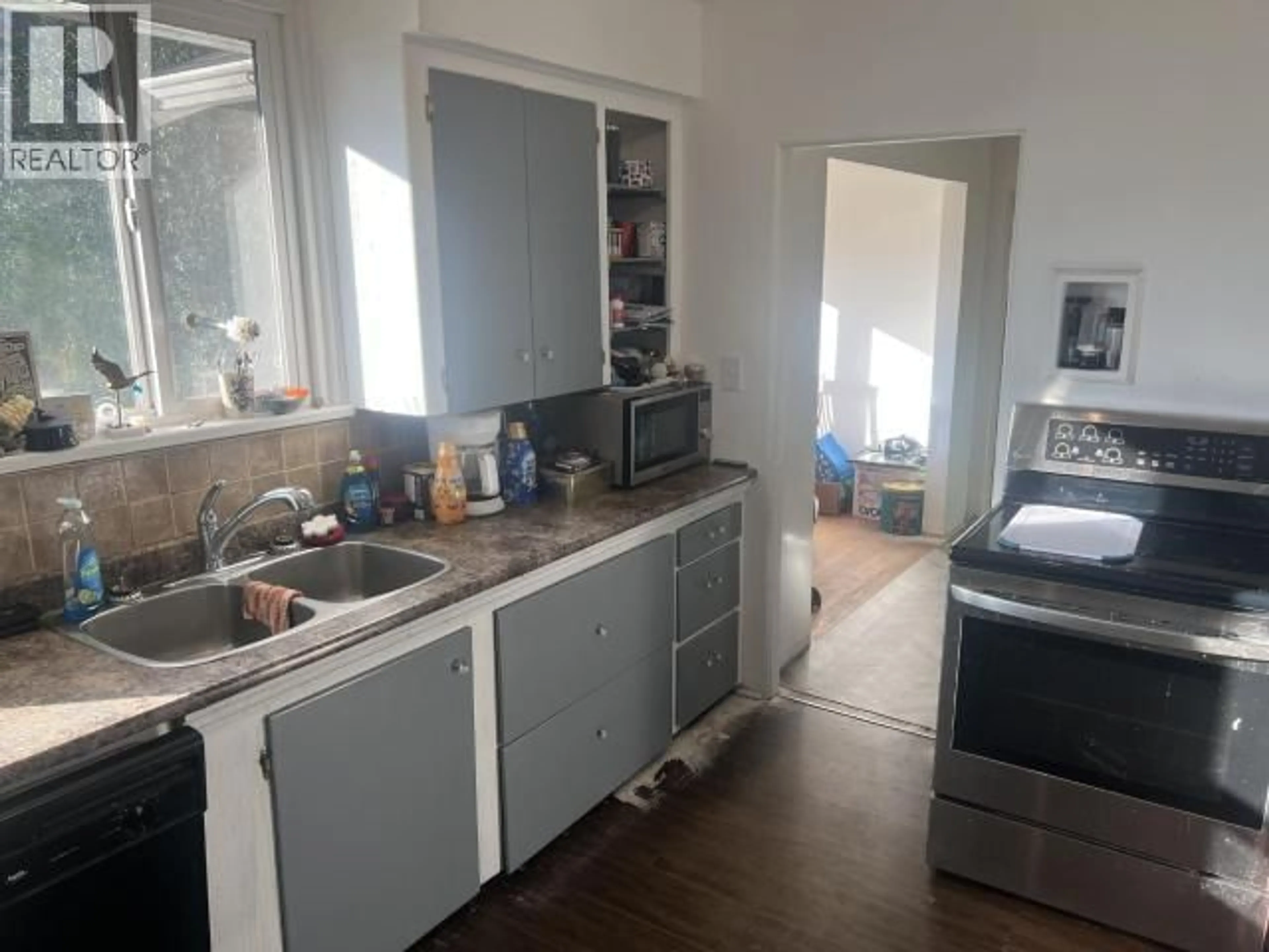 Standard kitchen, floor is not visible for 6968 ALBERNI STREET, Powell River British Columbia
