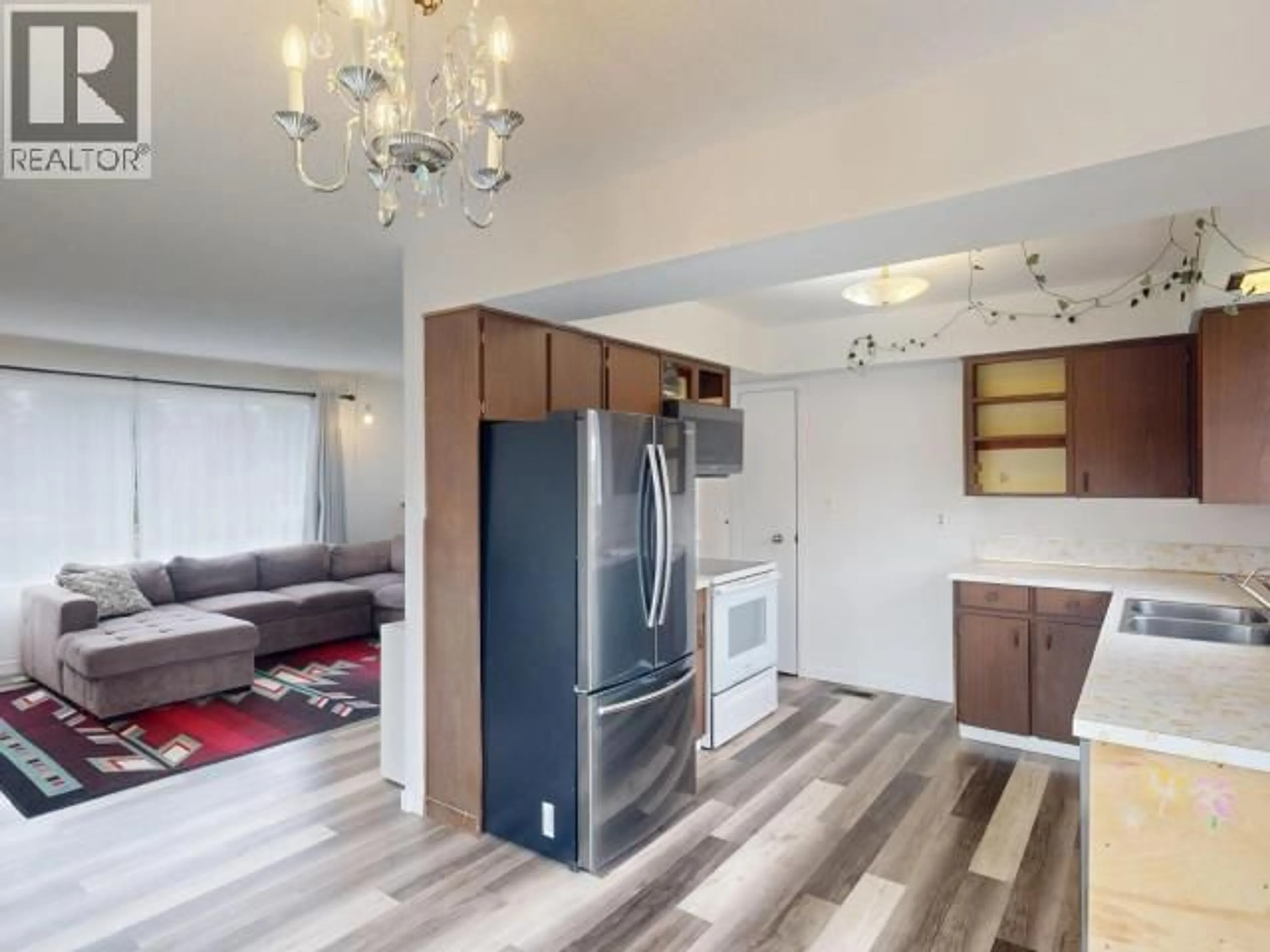 Open concept kitchen, wood/laminate floor for 6635 DRAKE STREET, Powell River British Columbia V8A3X6