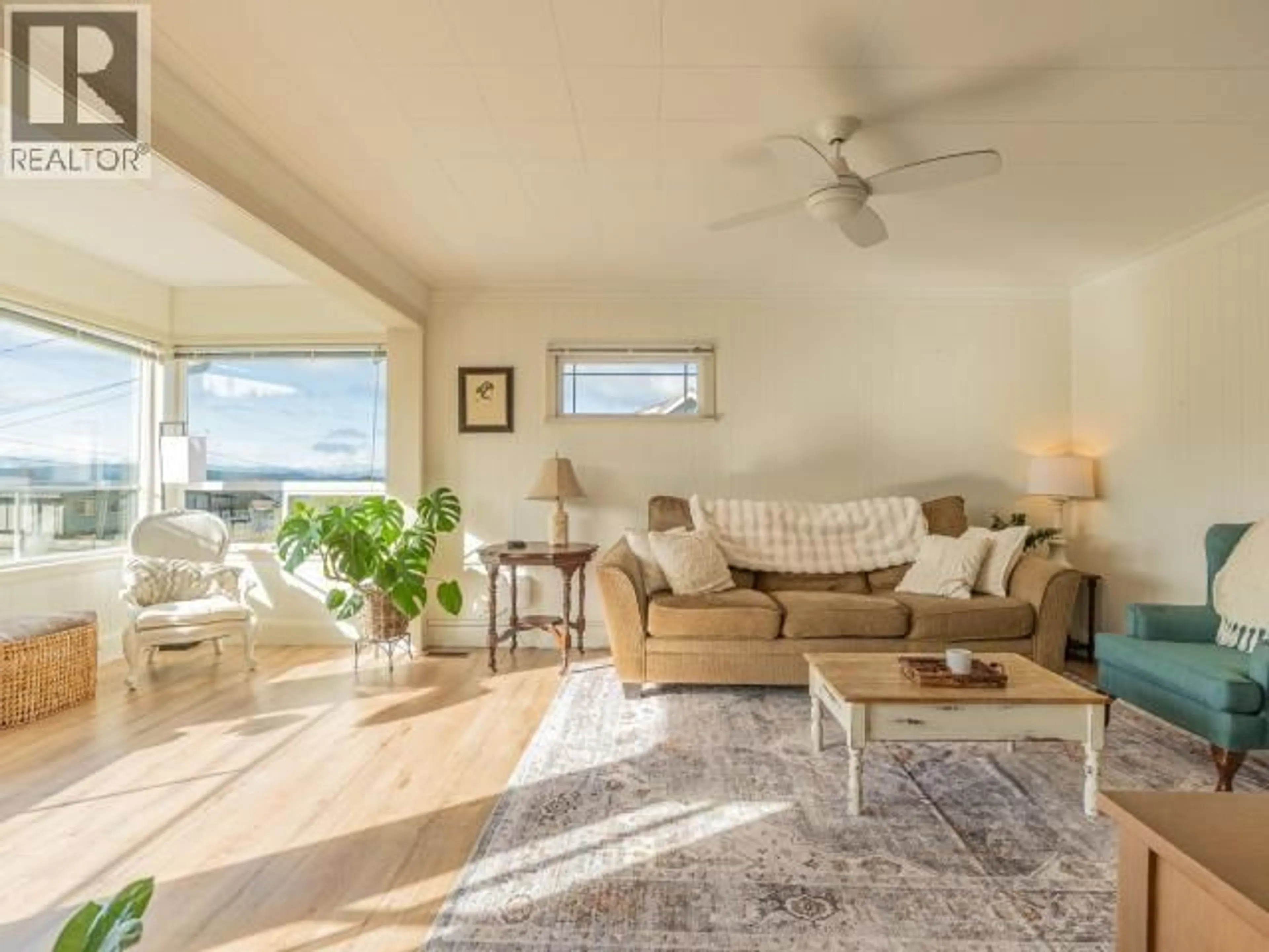 Living room with furniture, unknown for 6937 JASPER STREET, Powell River British Columbia V8A1N4