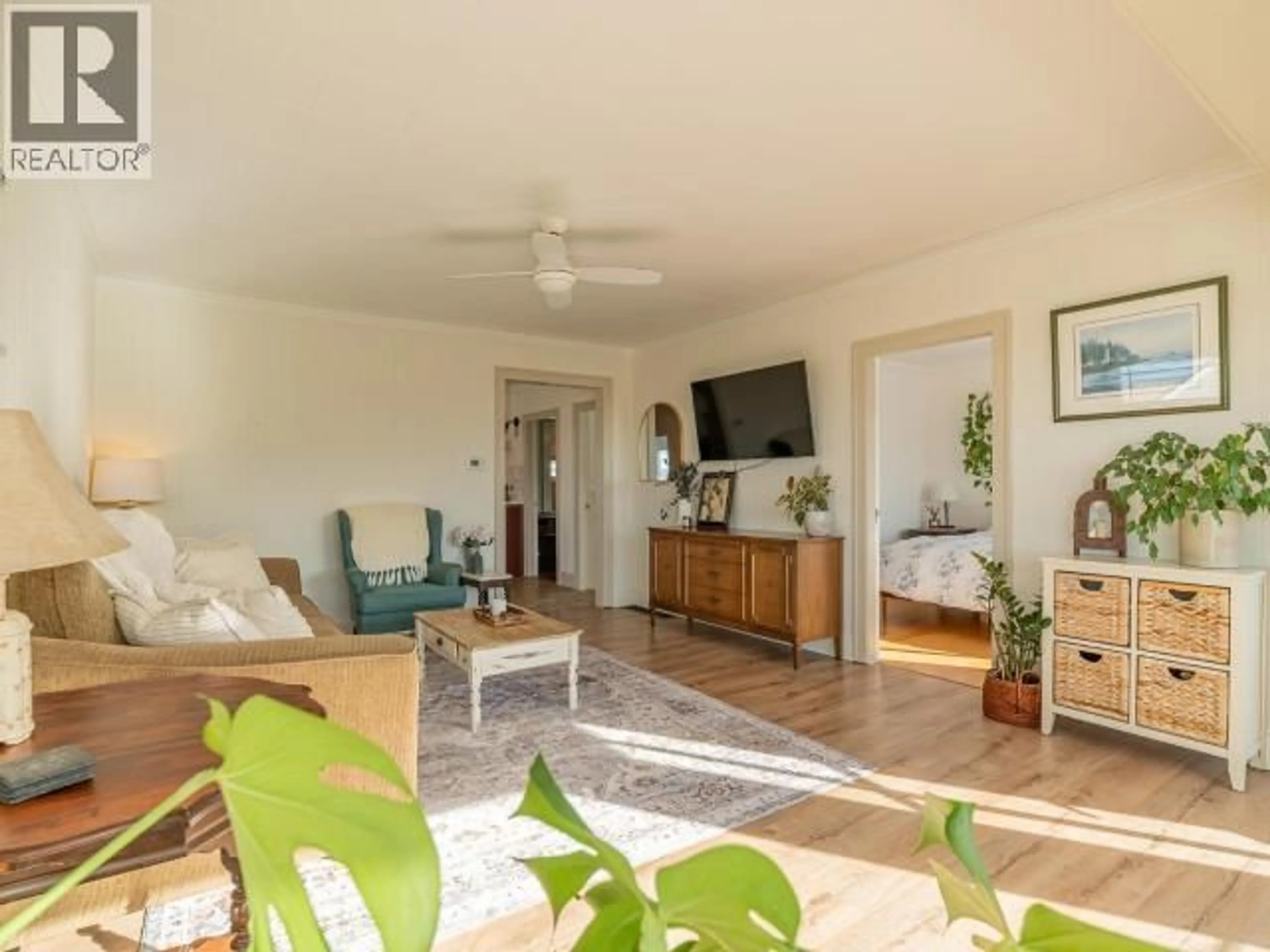 Living room with furniture, unknown for 6937 JASPER STREET, Powell River British Columbia V8A1N4