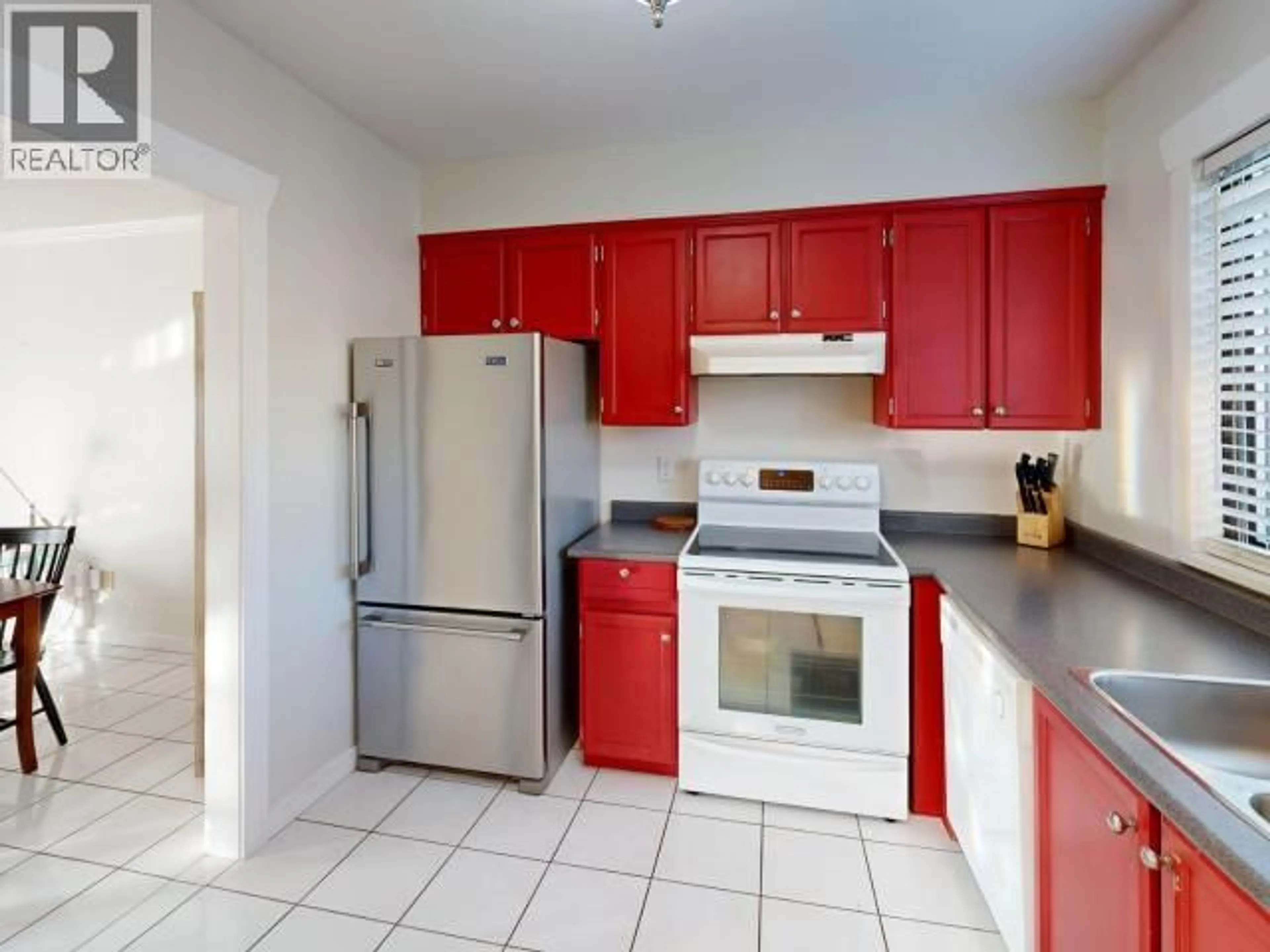Standard kitchen, unknown for 14 - 3870 JOYCE AVE, Powell River British Columbia V8A2Z1