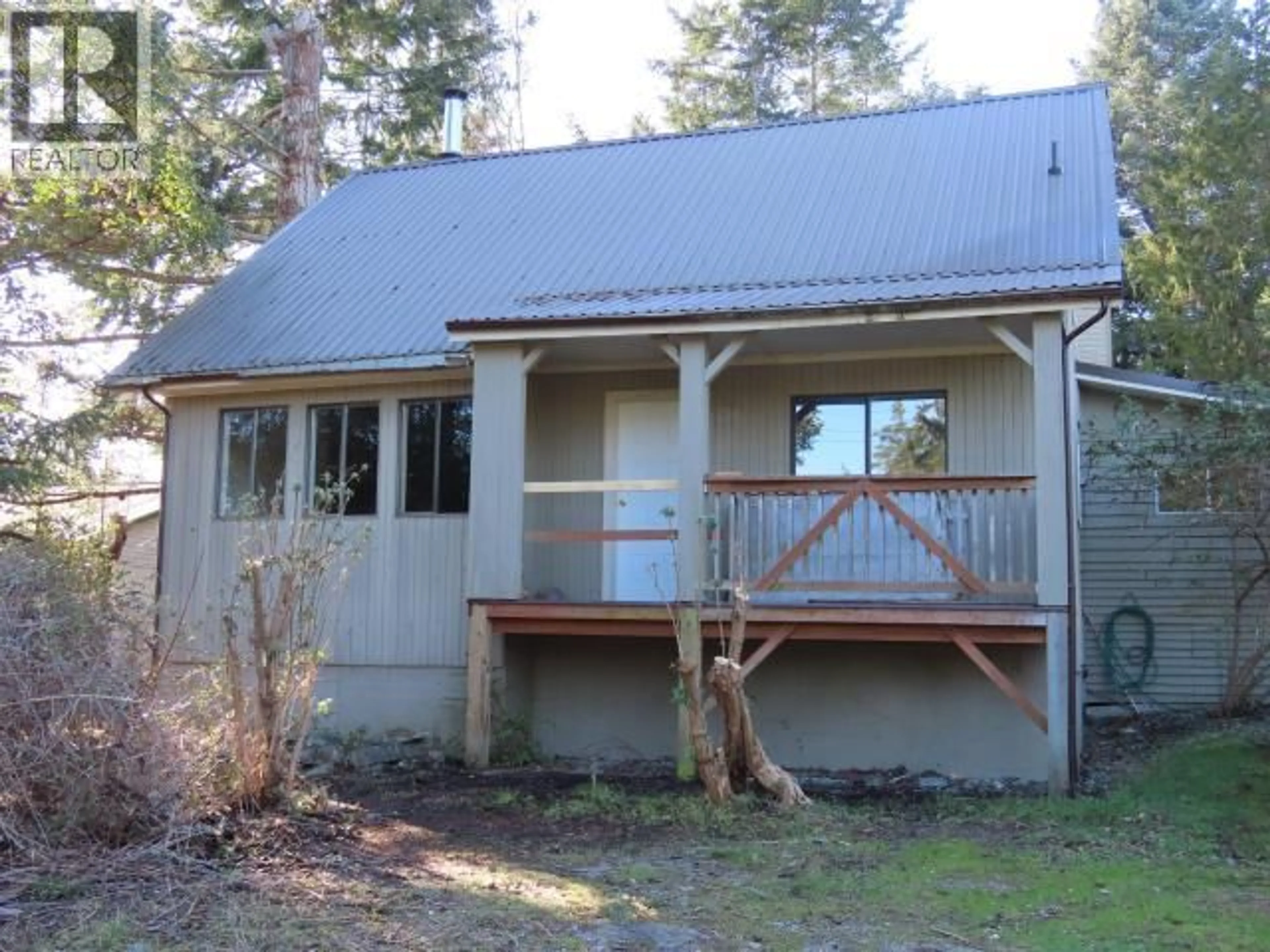A pic from outside/outdoor area/front of a property/back of a property/a pic from drone, building for 4723 BALSAM AVE, Texada Island British Columbia V0N1W0