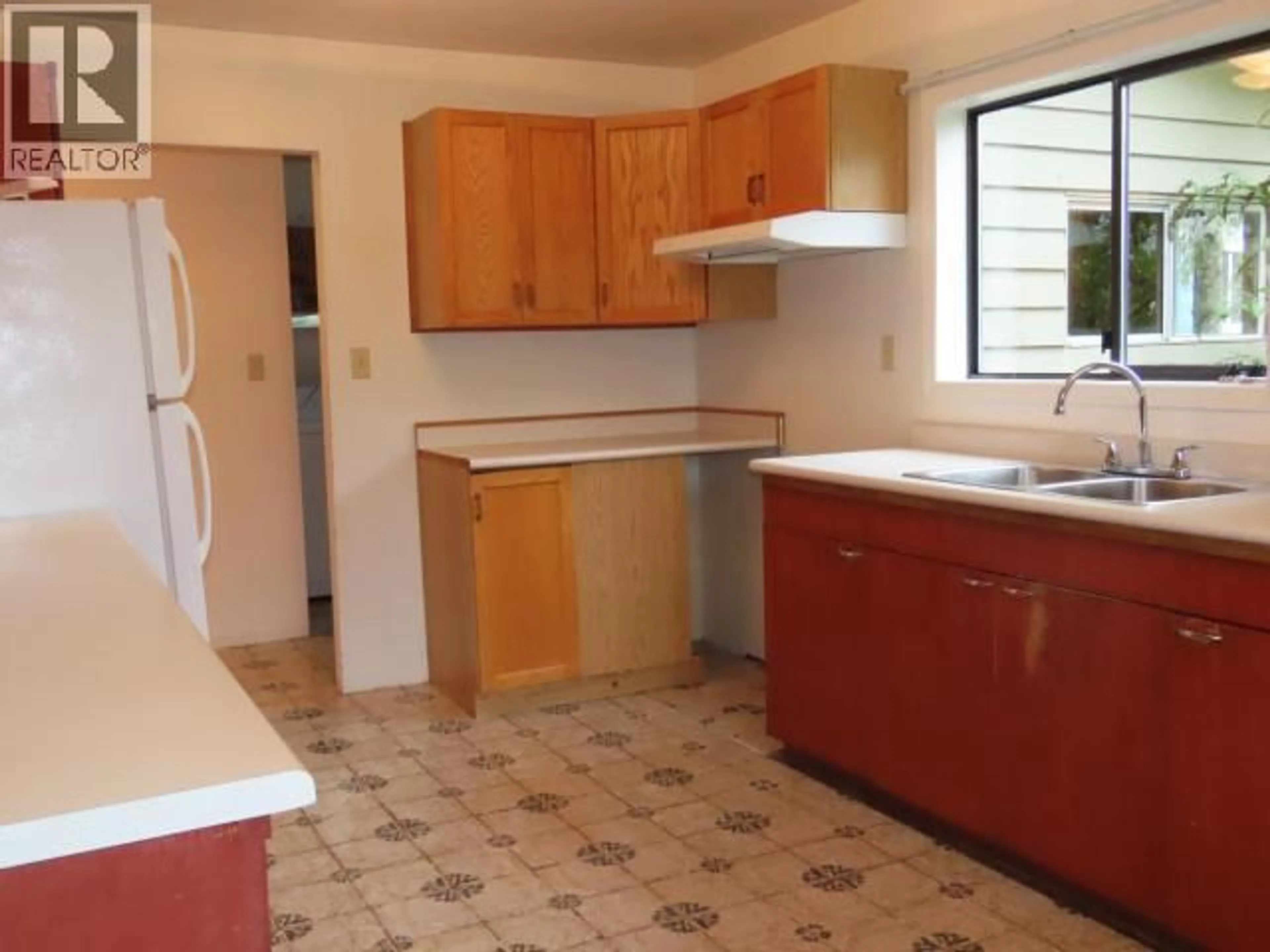 Standard kitchen, ceramic/tile floor for 4723 BALSAM AVE, Texada Island British Columbia V0N1W0