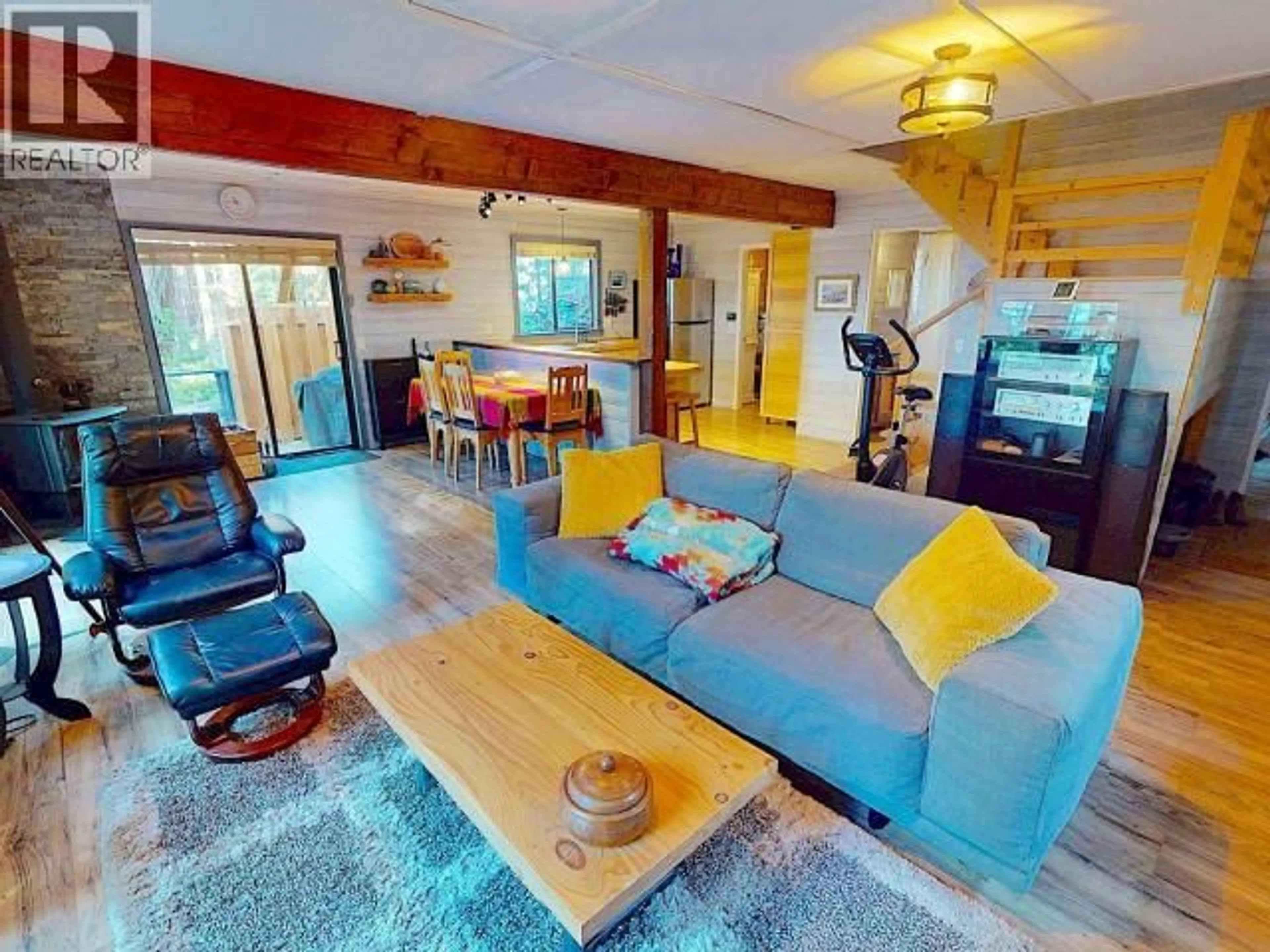 Living room with furniture, unknown for 1283 TENNYSON RD, Savary Island British Columbia