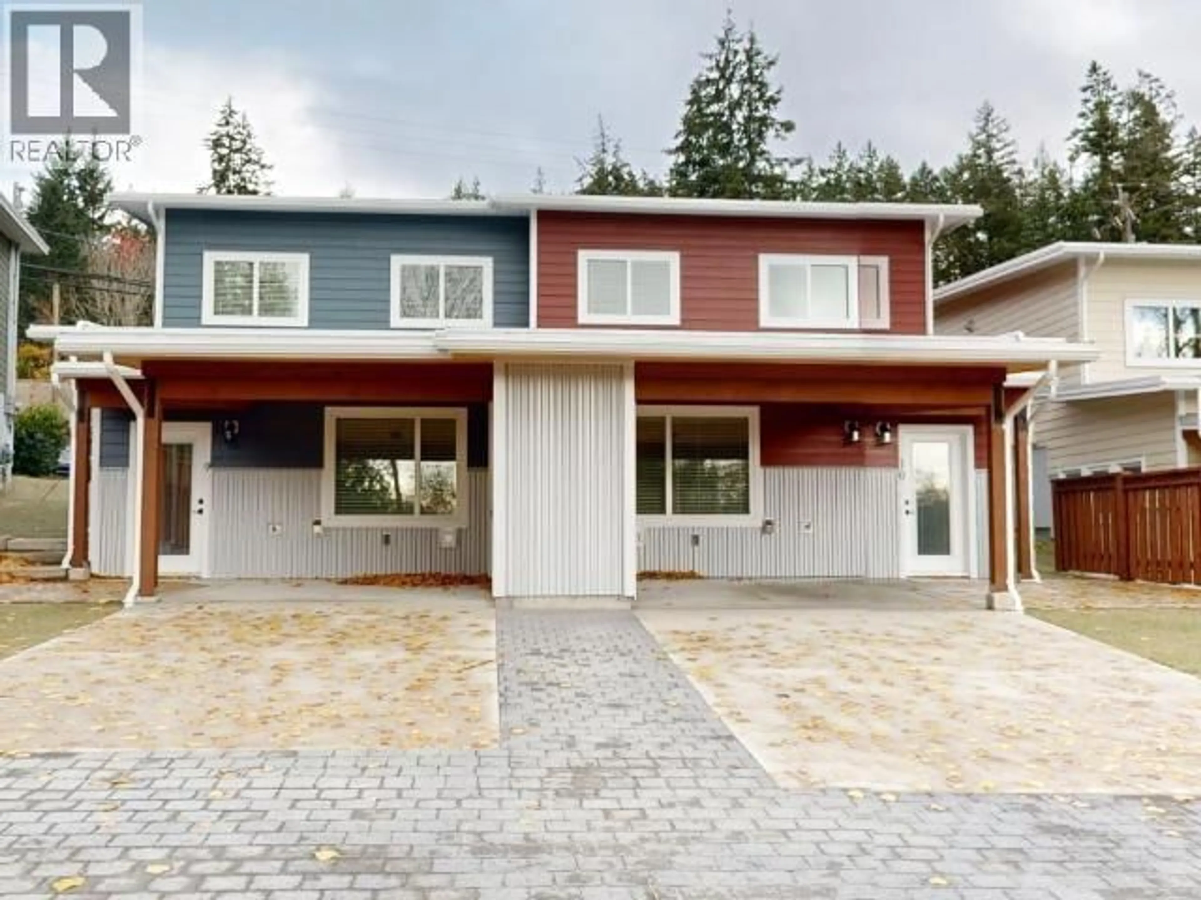 Home with vinyl exterior material, street for 9 - 6730 CRANBERRY STREET, Powell River British Columbia