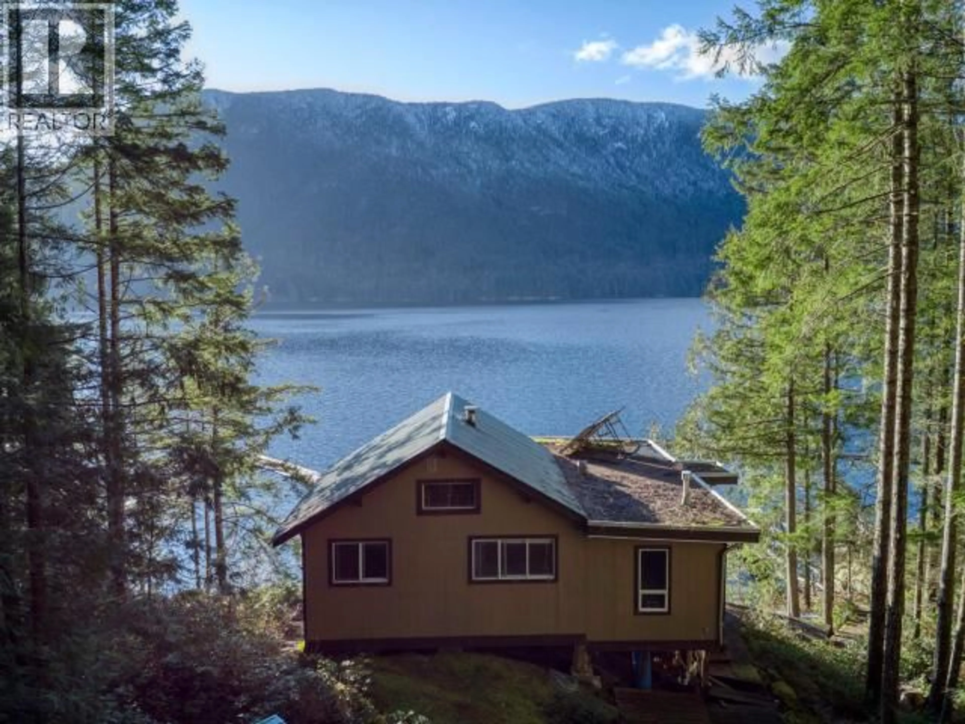 A pic from outside/outdoor area/front of a property/back of a property/a pic from drone, water/lake/river/ocean view for 9302 POWELL LAKE, Powell River British Columbia