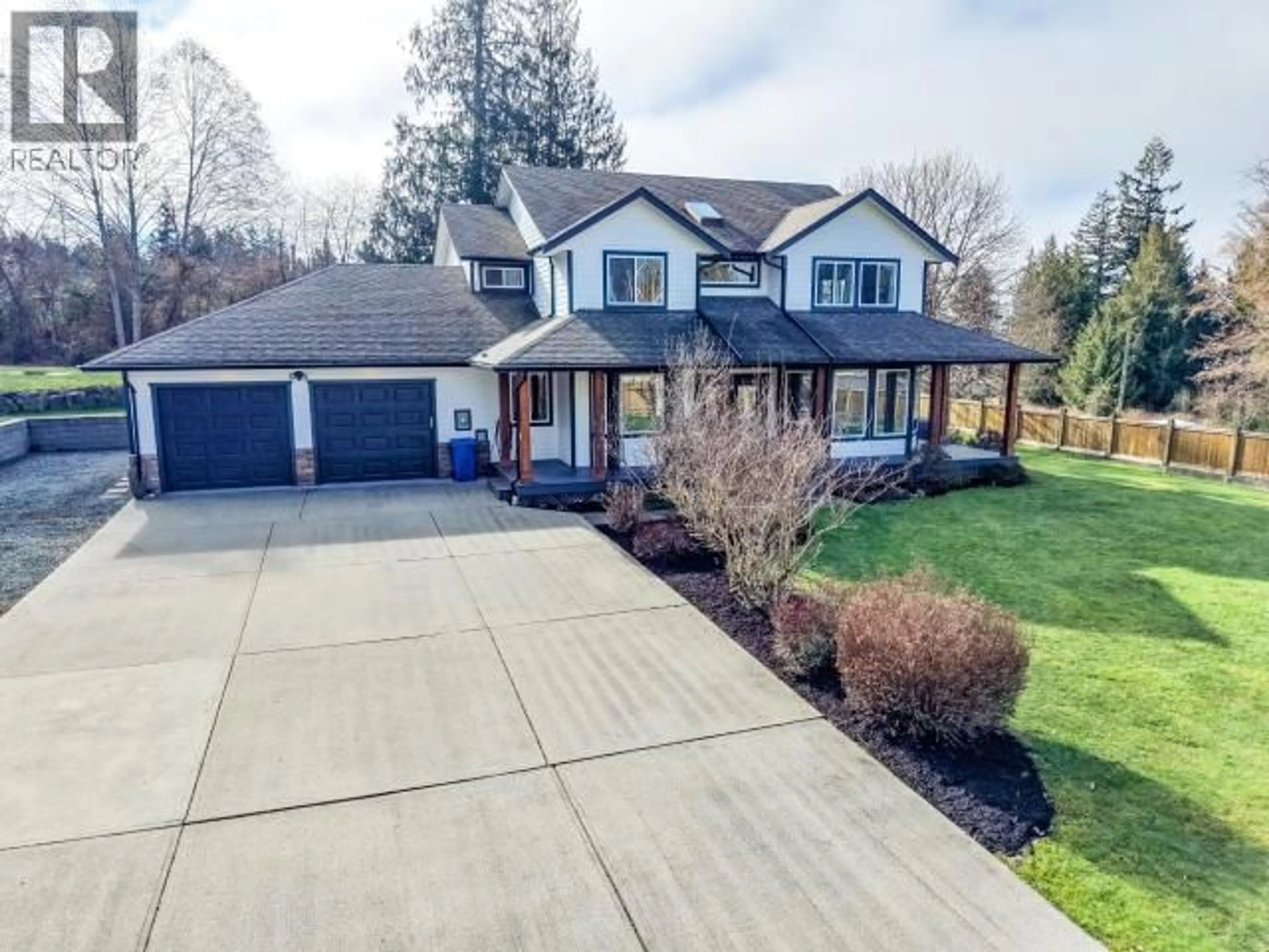A pic from outside/outdoor area/front of a property/back of a property/a pic from drone, street for 7160 KEMANO STREET, Powell River British Columbia V8A1L9