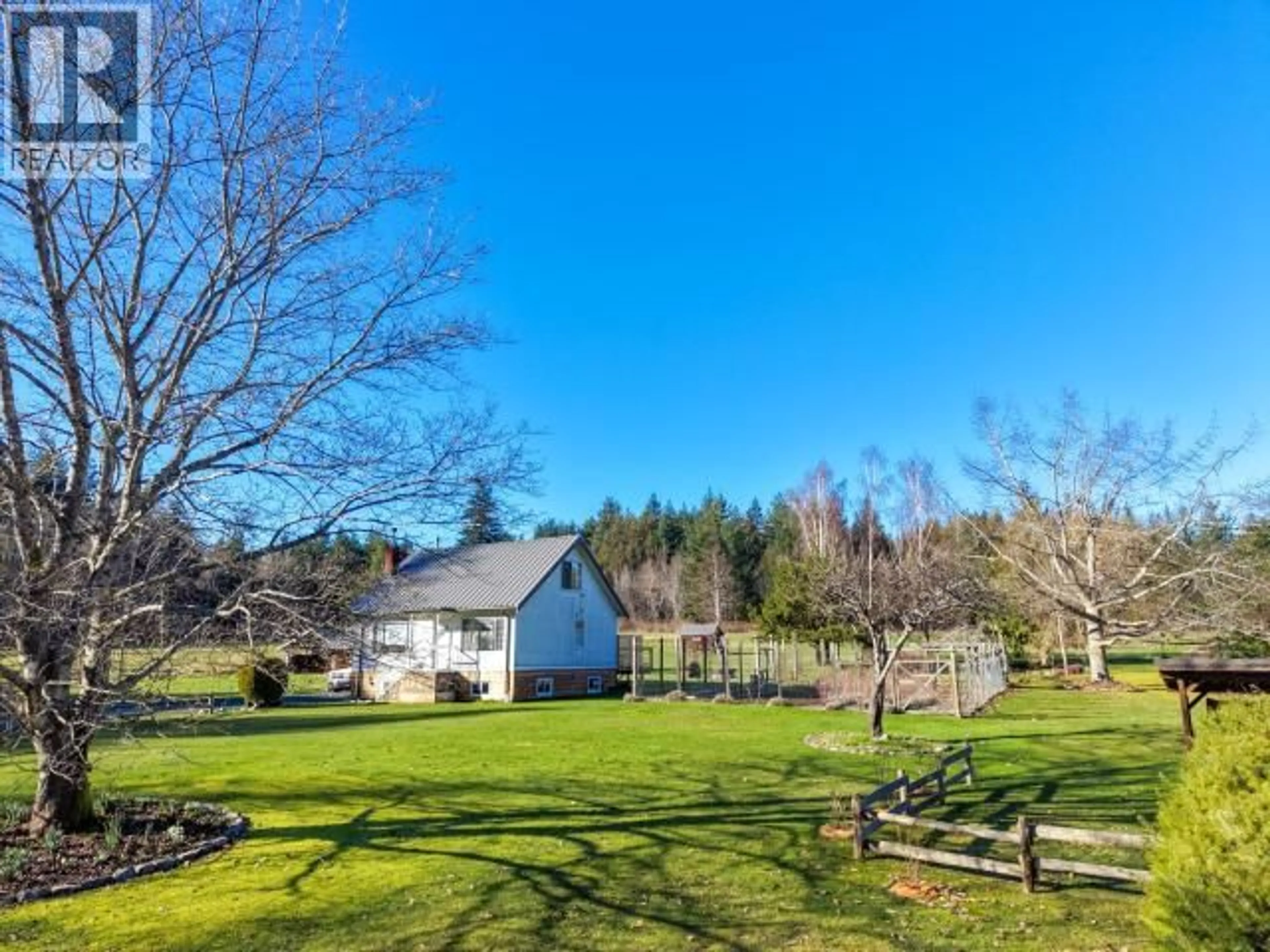 A pic from outside/outdoor area/front of a property/back of a property/a pic from drone, water/lake/river/ocean view for 10152 HIGHWAY 101, Powell River British Columbia V8A0K7