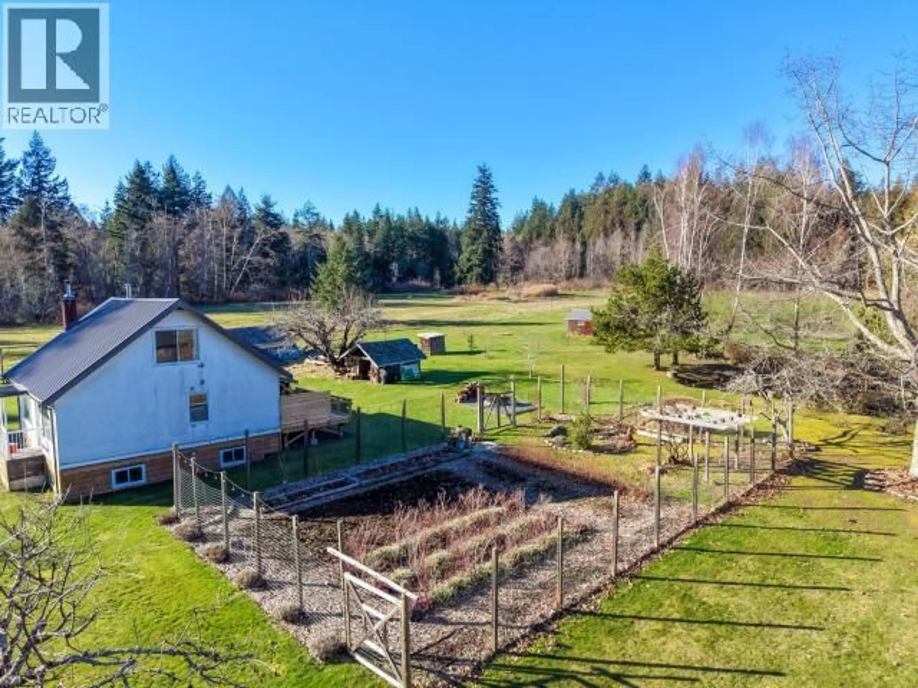 A pic from outside/outdoor area/front of a property/back of a property/a pic from drone, unknown for 10152 HIGHWAY 101, Powell River British Columbia V8A0K7