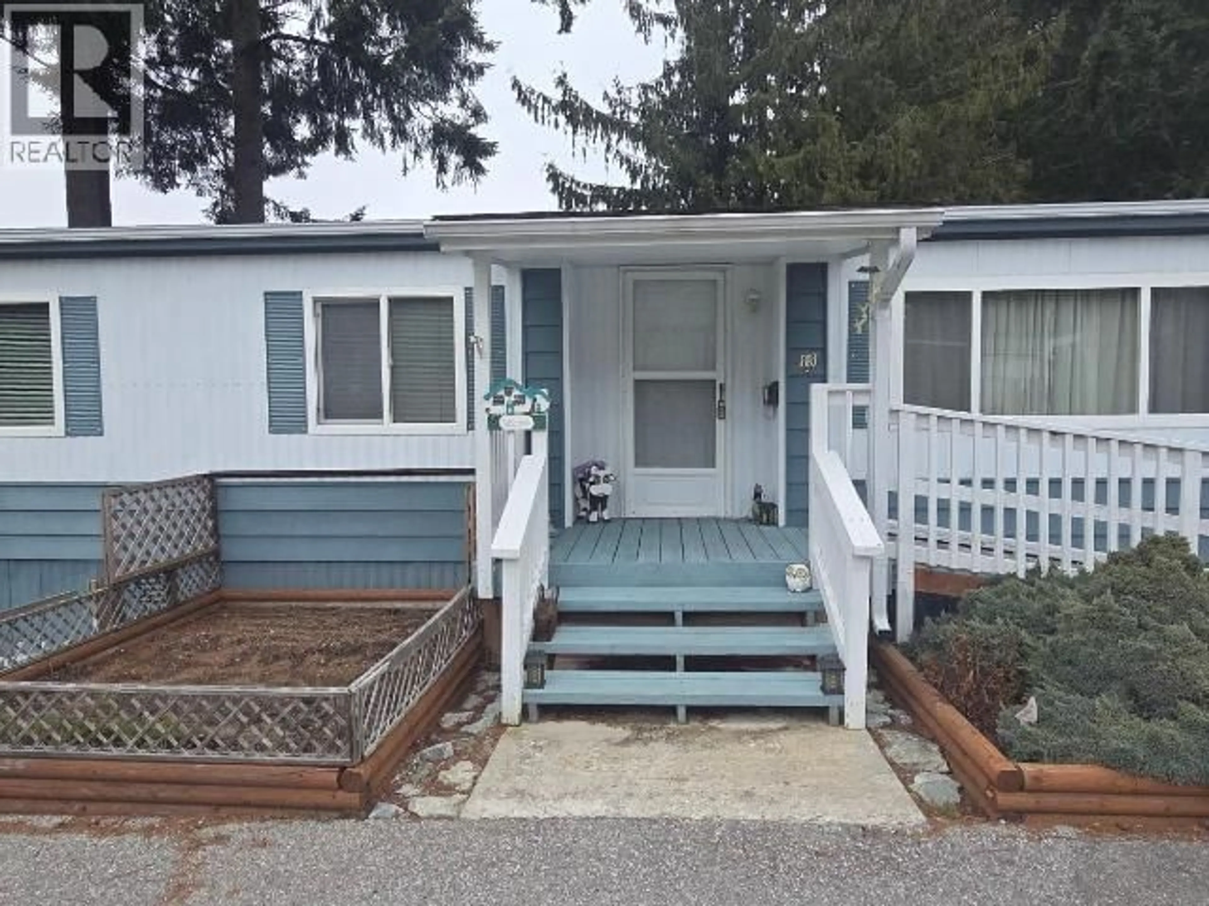 Home with vinyl exterior material, street for 19 - 6271 MCANDREW AVE, Powell River British Columbia