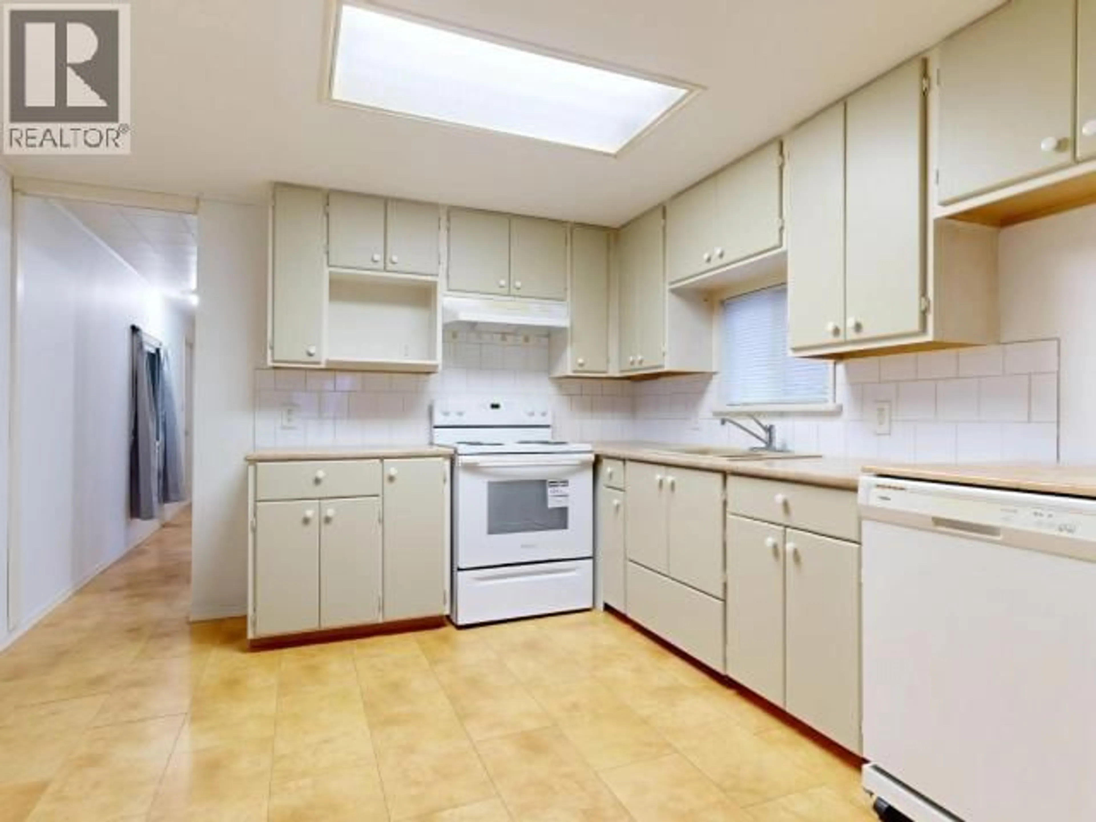 Standard kitchen, unknown for 41-7624 DUNCAN STREET, Powell River British Columbia V8A5L2