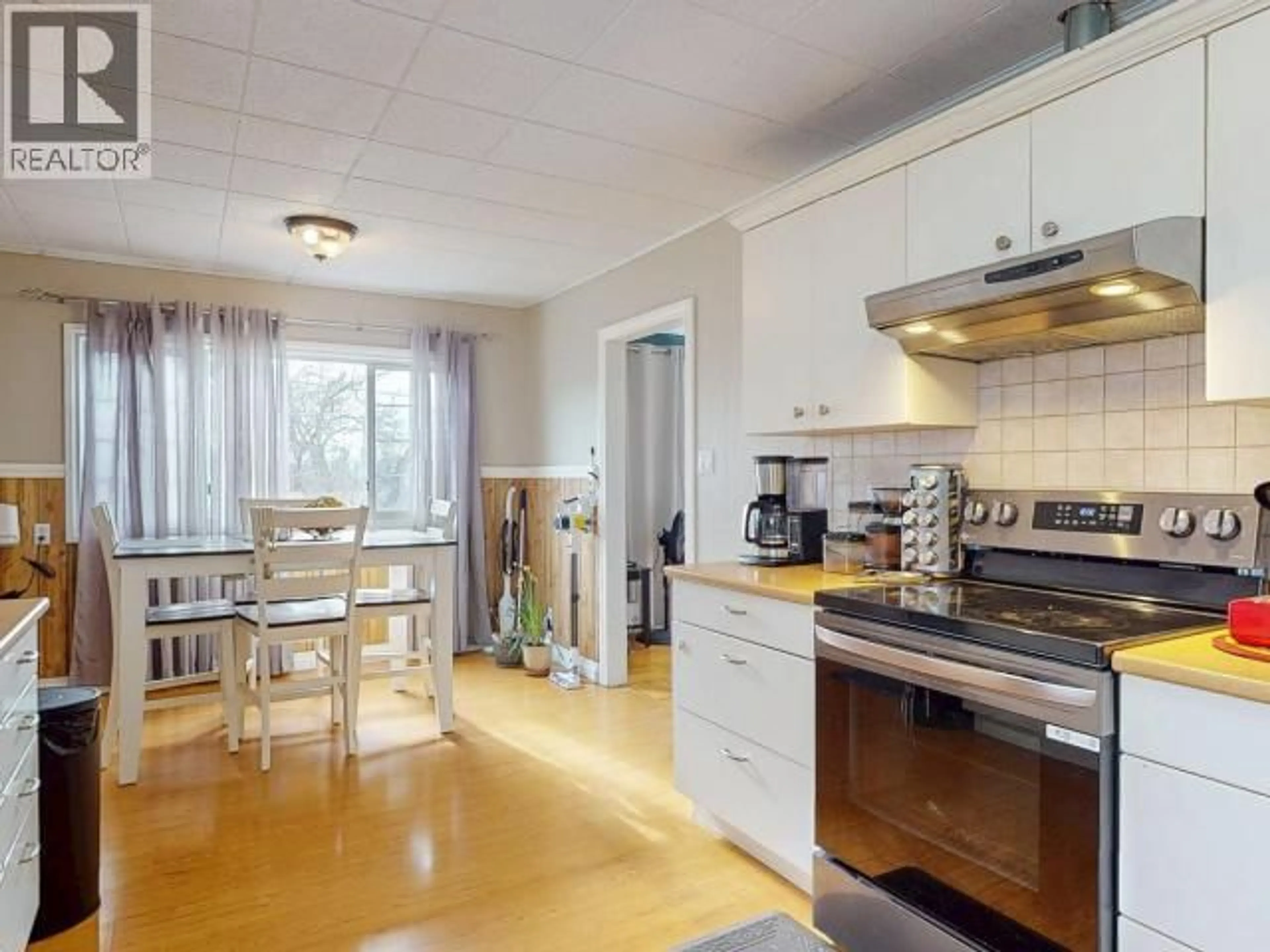 Open concept kitchen, unknown for 6957 CROFTON STREET, Powell River British Columbia V8A1W8