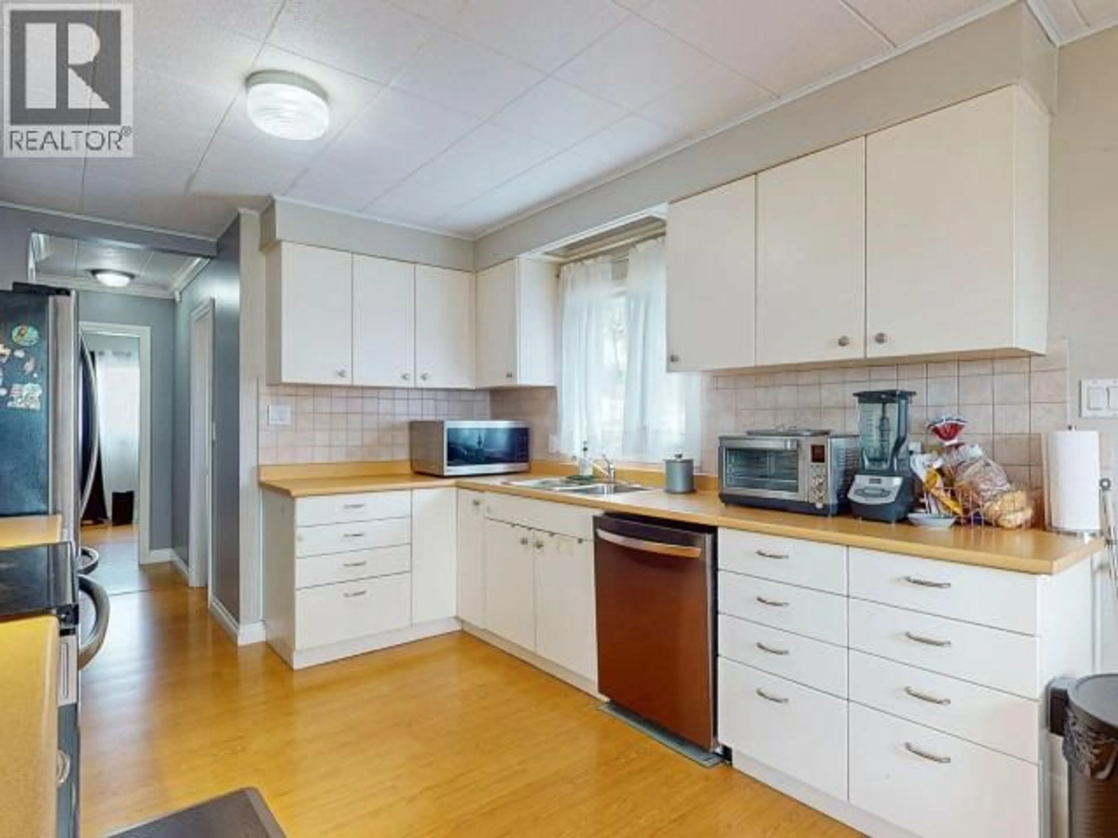 Standard kitchen, unknown for 6957 CROFTON STREET, Powell River British Columbia V8A1W8