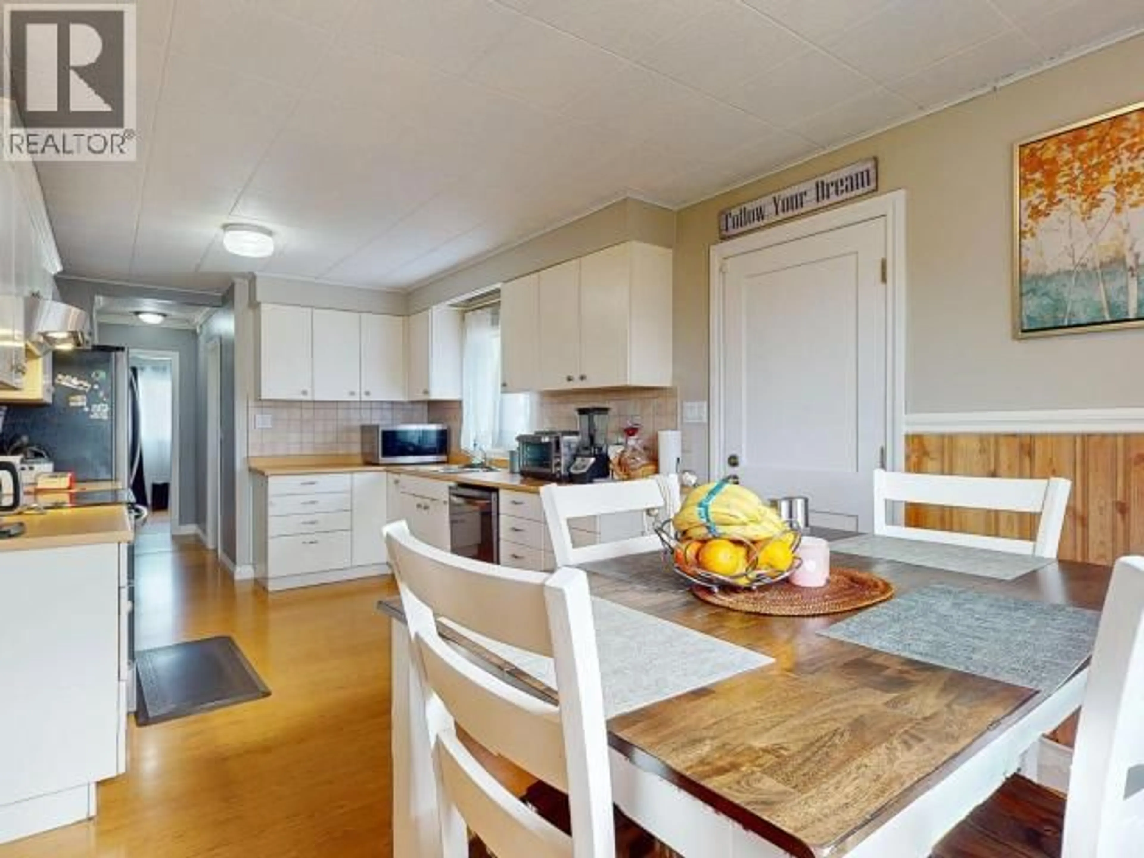 Standard kitchen, wood/laminate floor for 6957 CROFTON STREET, Powell River British Columbia V8A1W8