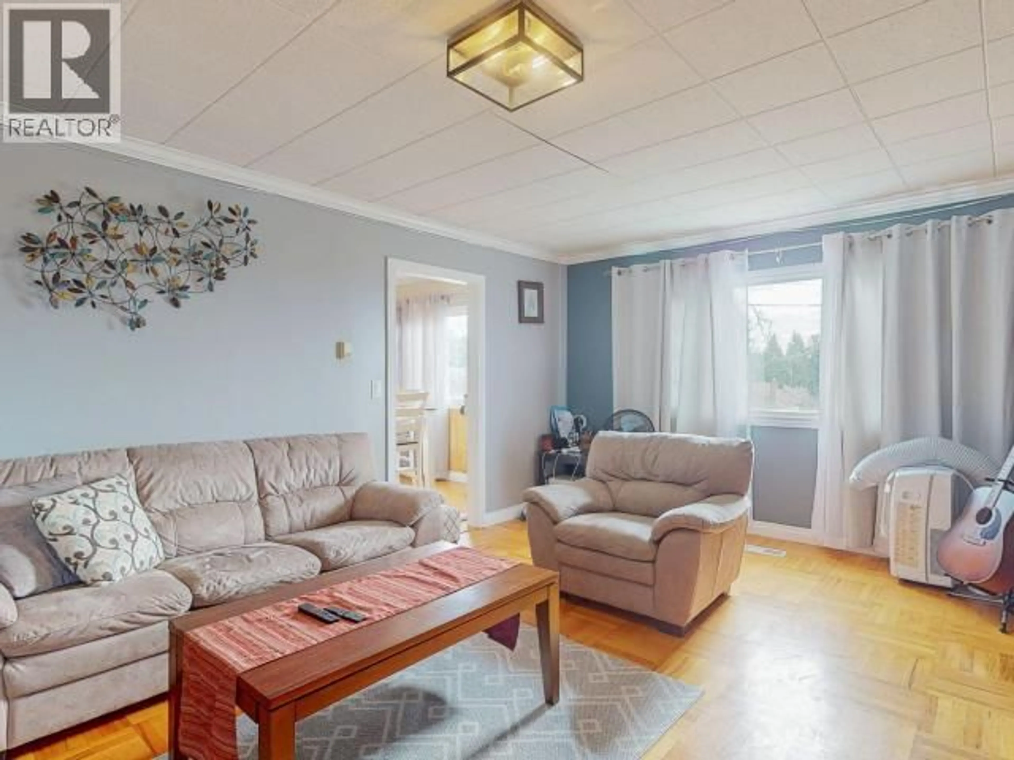 Living room with furniture, wood/laminate floor for 6957 CROFTON STREET, Powell River British Columbia V8A1W8