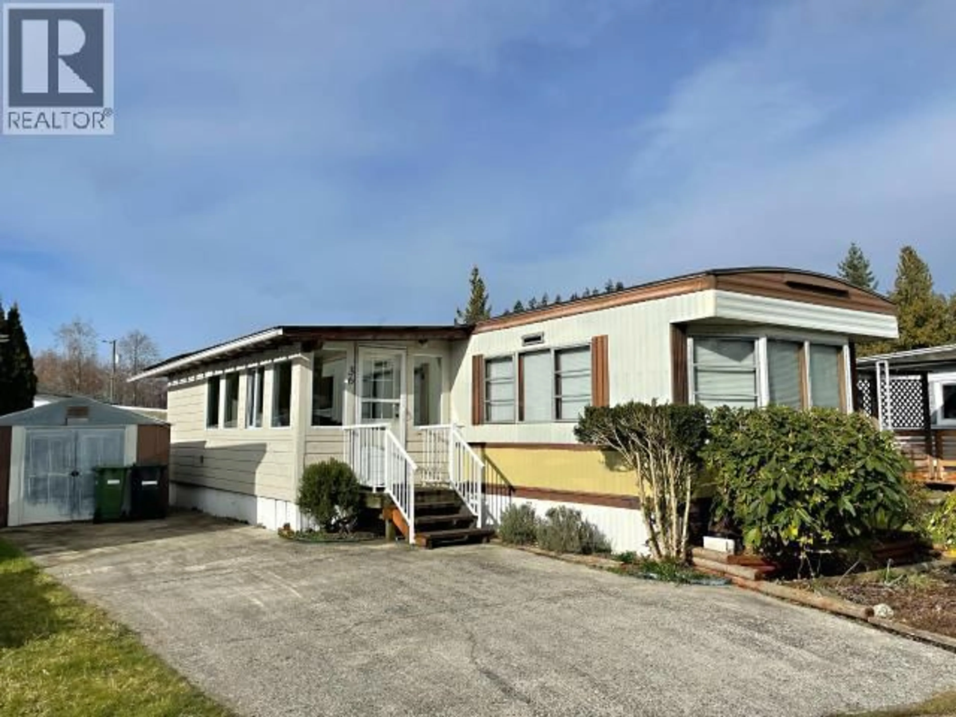 Home with vinyl exterior material, street for 36-7624 DUNCAN STREET, Powell River British Columbia V8A5L2