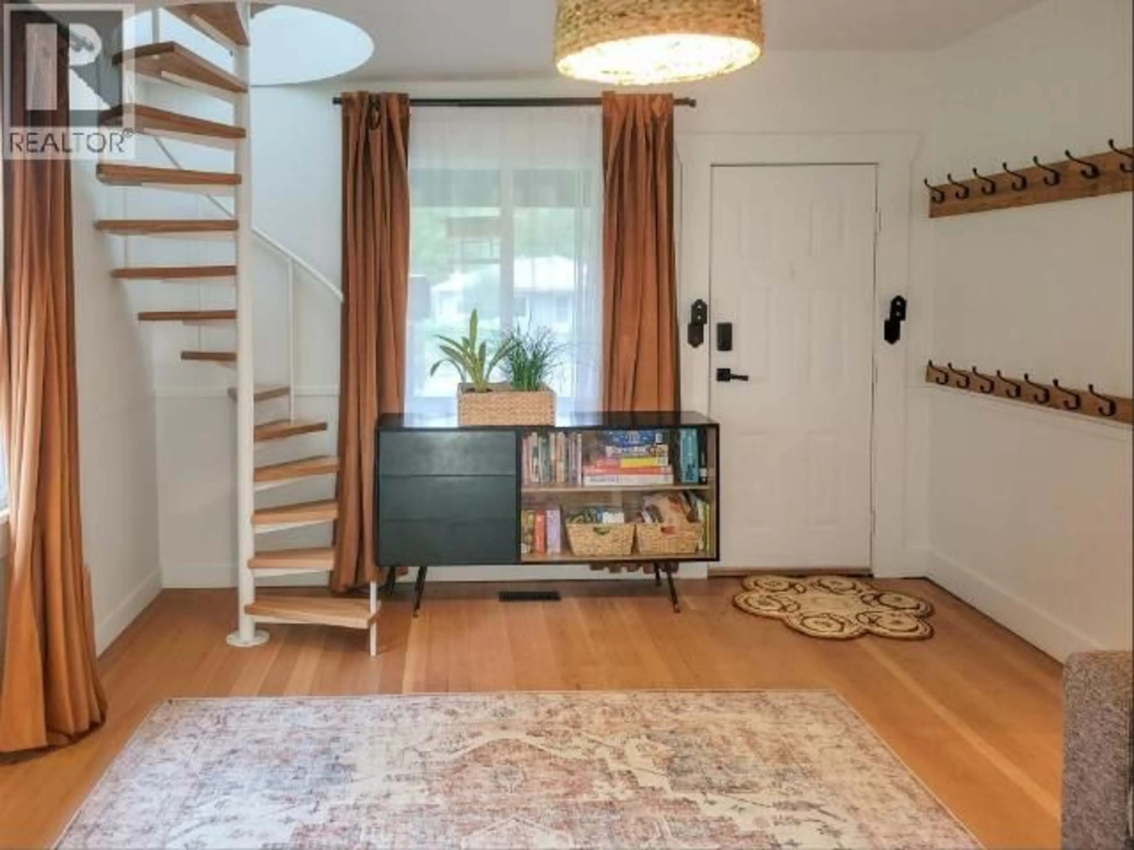 Indoor entryway for 5875 FRASER STREET, Powell River British Columbia V8A4T6