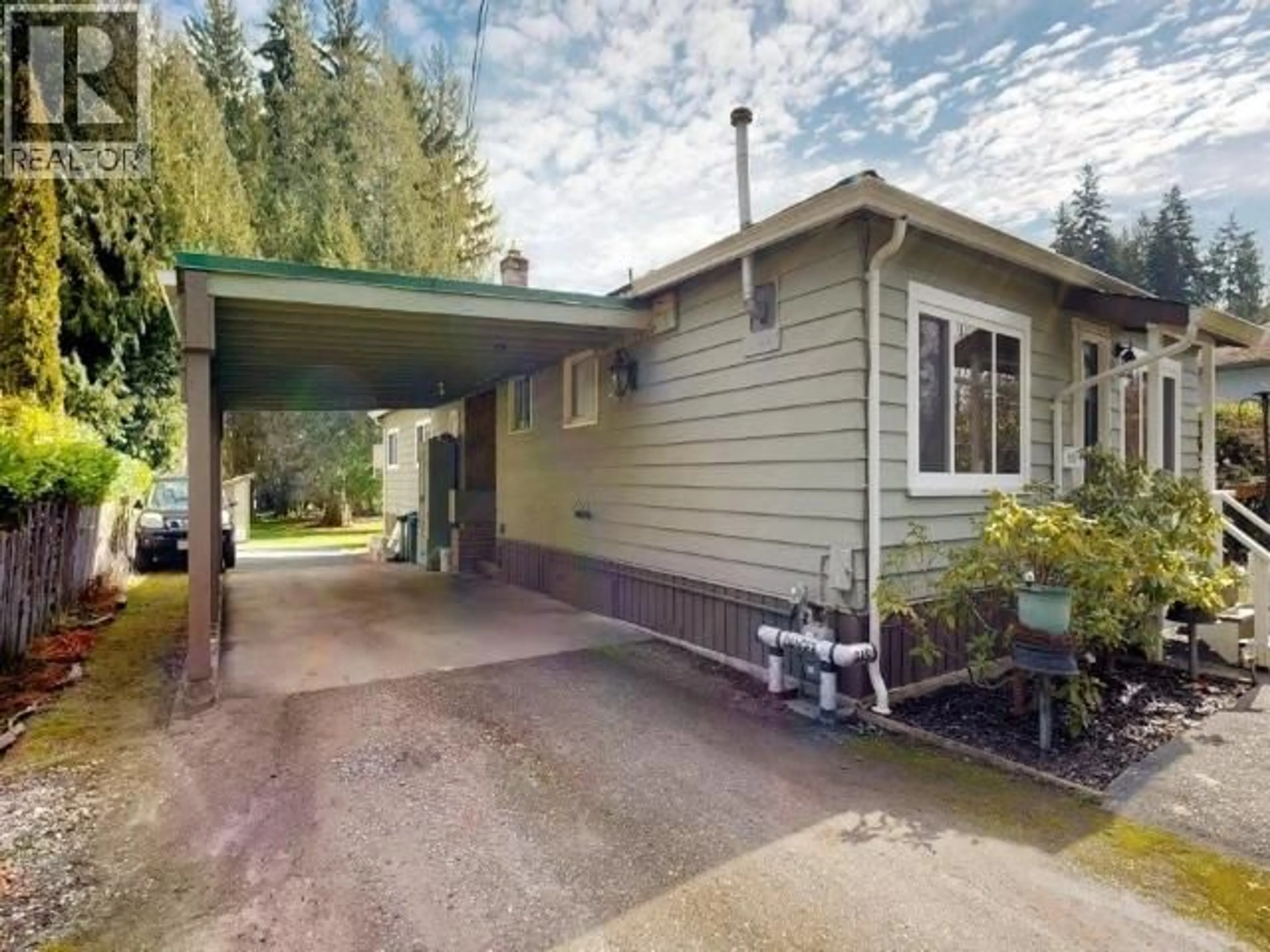 Home with vinyl exterior material, street for 5170 MANSON AVE, Powell River British Columbia V8A3P1