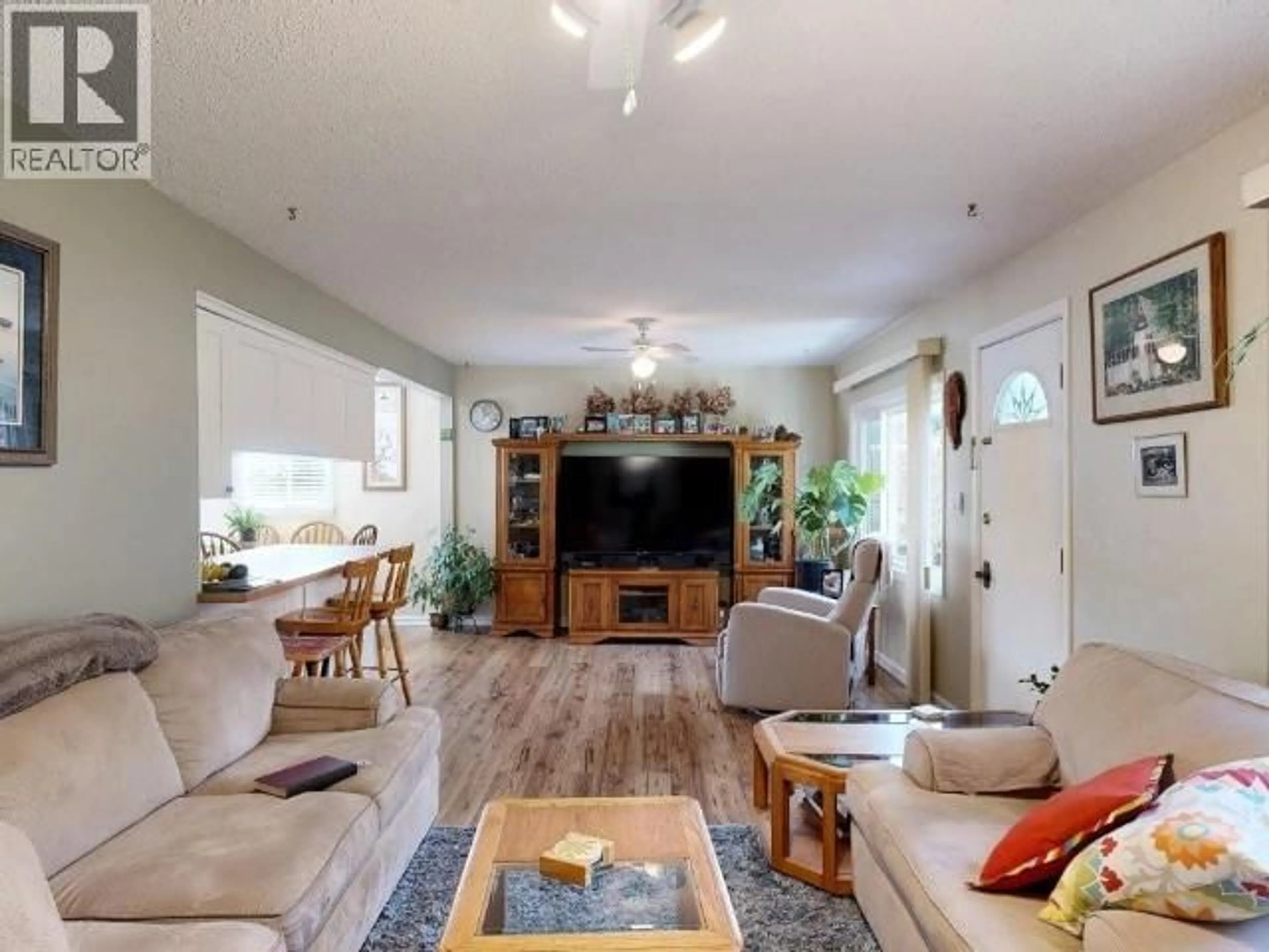 Living room with furniture, wood/laminate floor for 5170 MANSON AVE, Powell River British Columbia V8A3P1