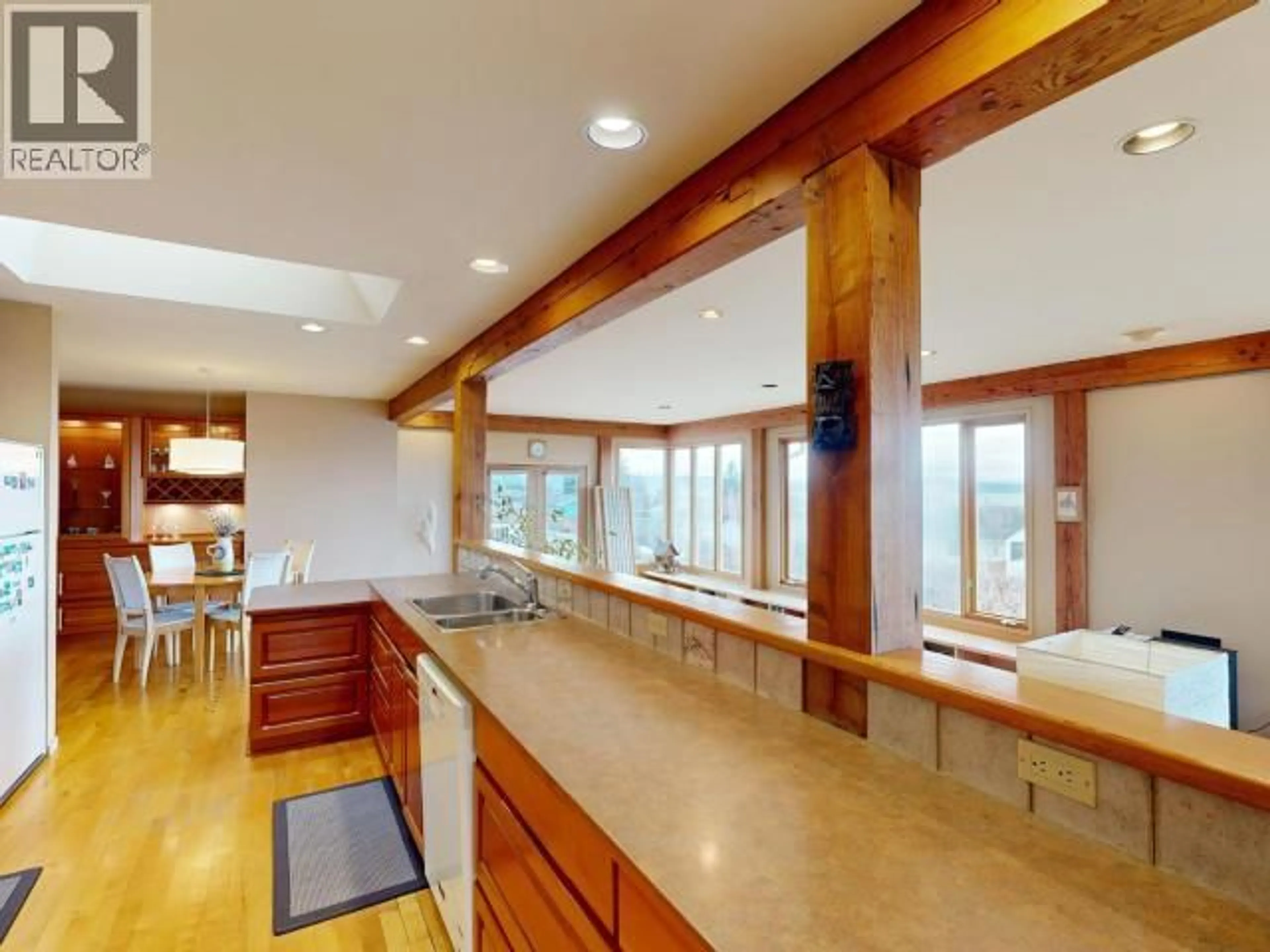 Open concept kitchen, unknown for 4025 DORVAL AVE, Powell River British Columbia V8A3G1