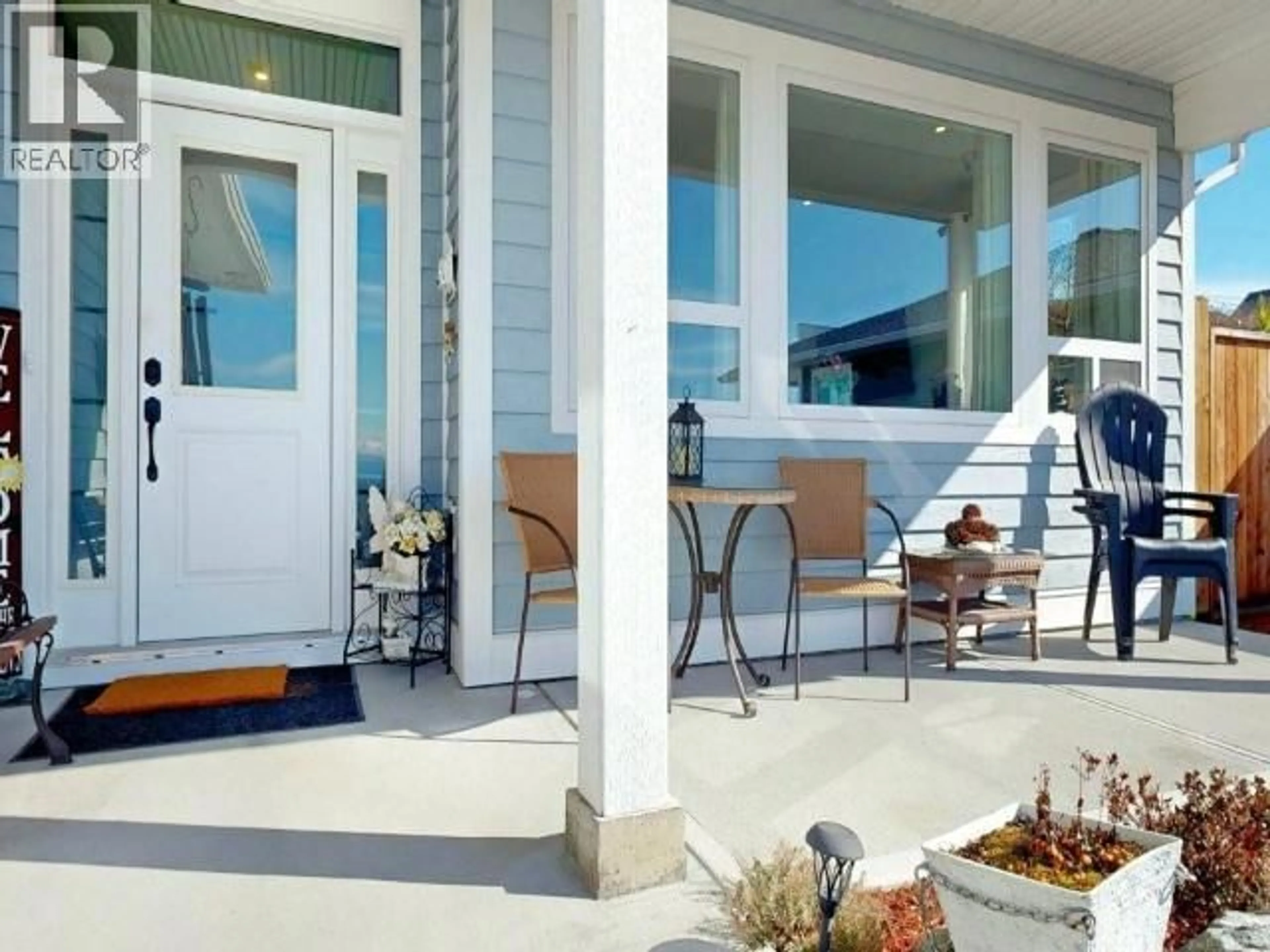 Home with vinyl exterior material, street for 4374 QUEBEC AVE, Powell River British Columbia V8A0V7