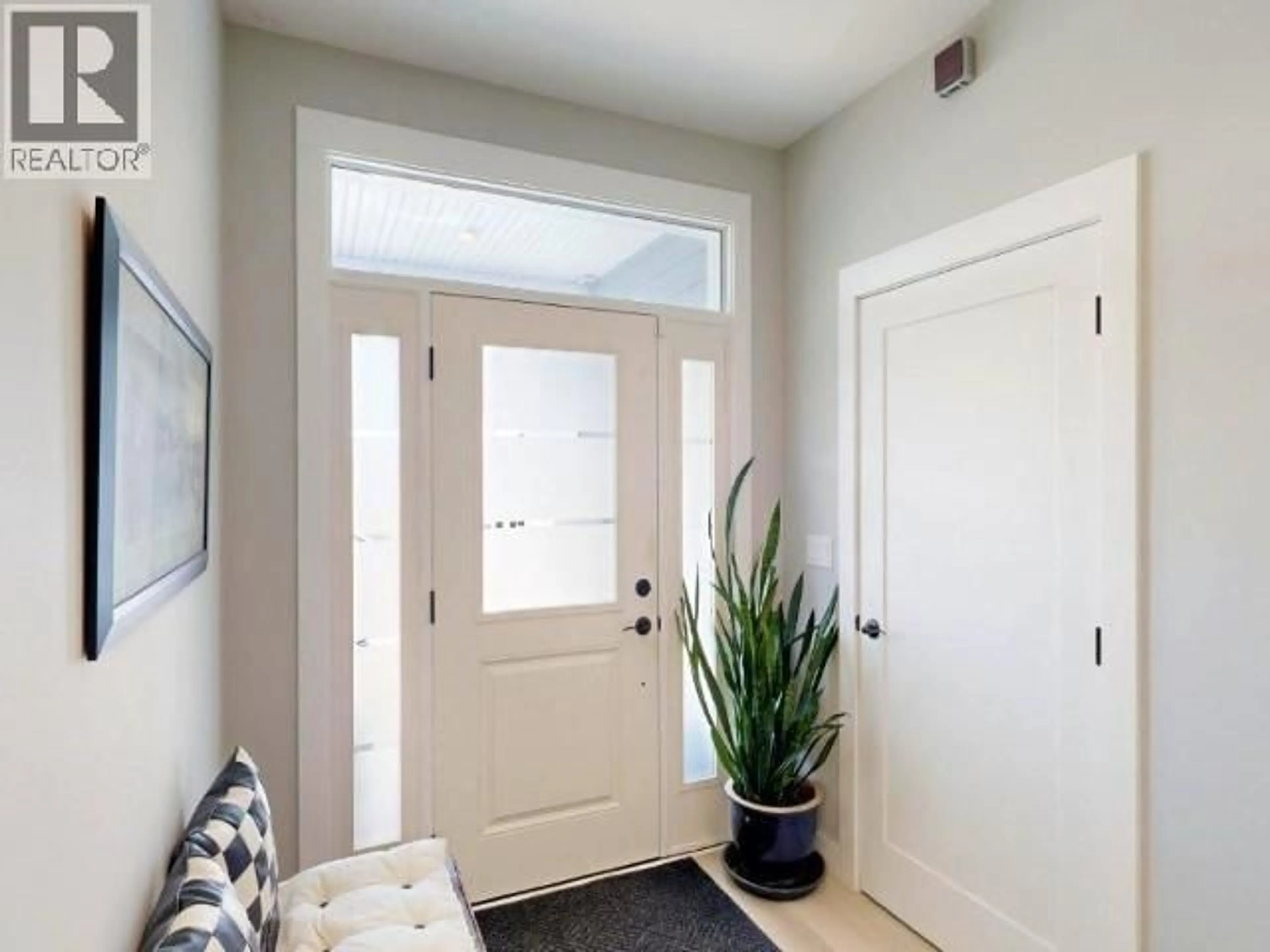 Indoor entryway for 4374 QUEBEC AVE, Powell River British Columbia V8A0V7