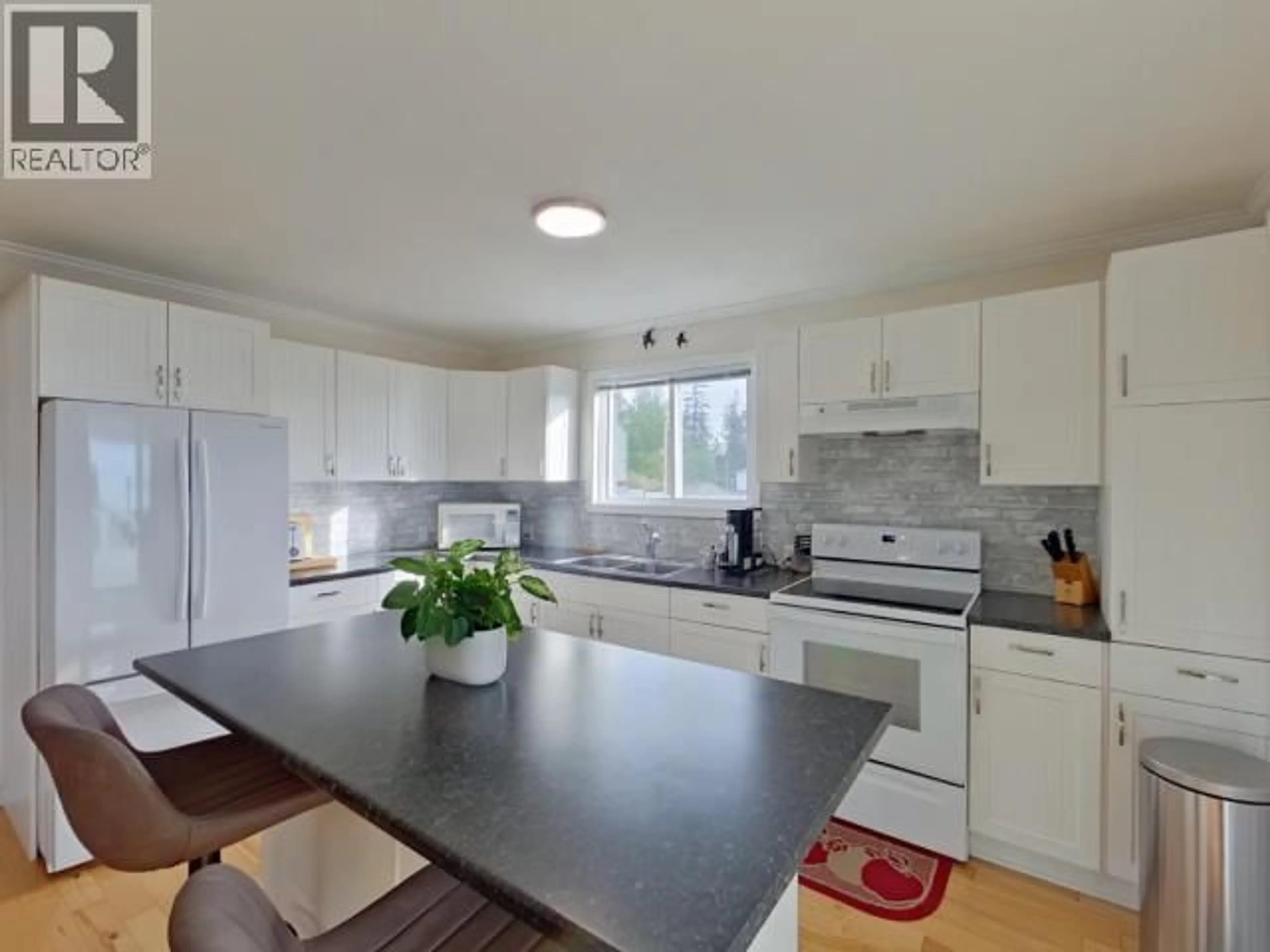 Open concept kitchen, unknown for 6974 TERRACE STREET, Powell River British Columbia